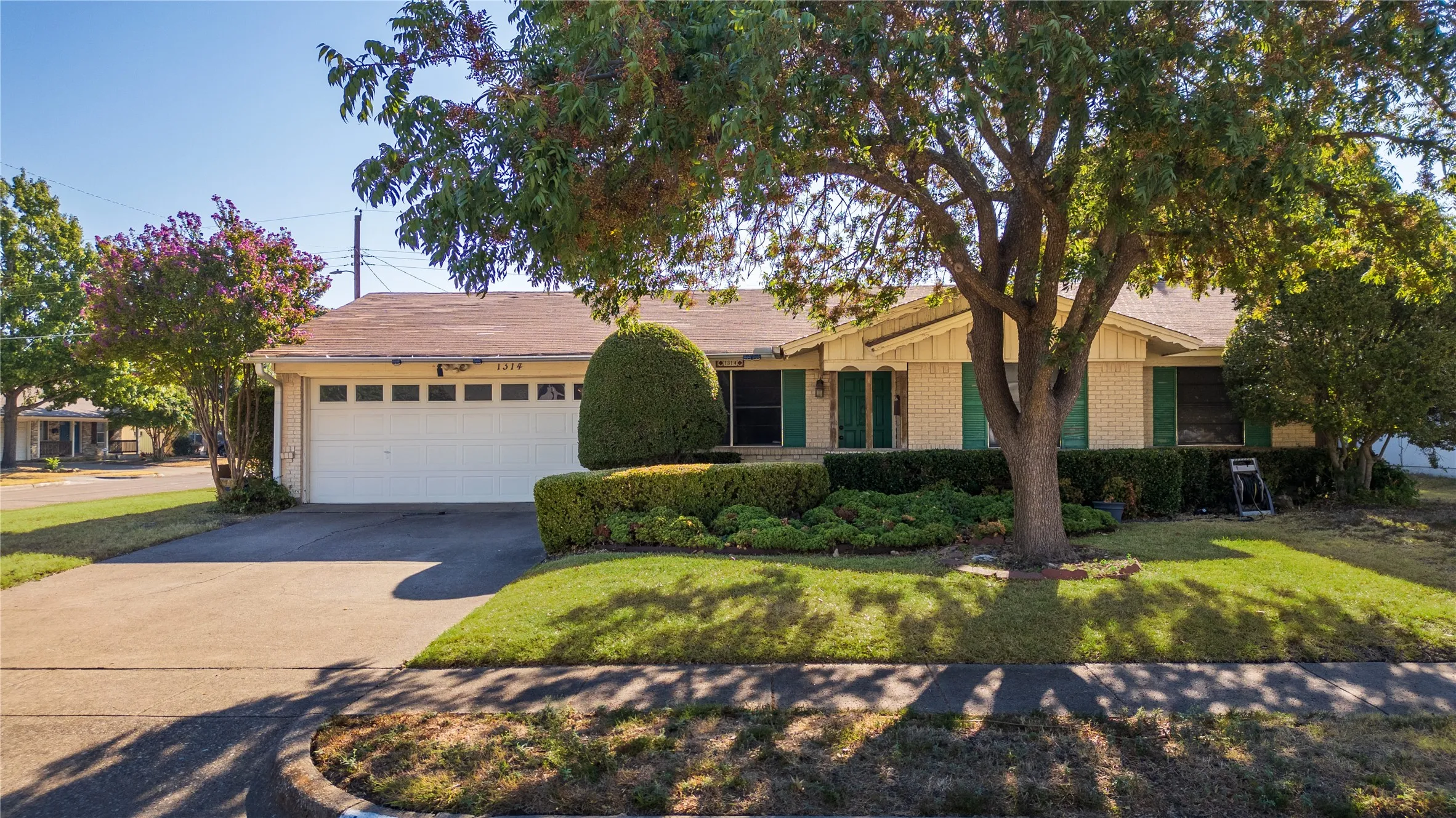 Single Family Residence For Sale in Dallas County , 1314 Glenville Drive, Garland, Texas 75042, 3 Bedroom, 2 Bathroom, 2 Garage spaces, 1,365 Sqft, built in 1964, mls#21389192, Real Estate Agent in Garland, Homes For Sale in Dallas county, Homes For Sale in Garland, Realtor in Garland Texas, Real Estate Brokerage Independent Realty Texas, Luminita Cordes Realtor