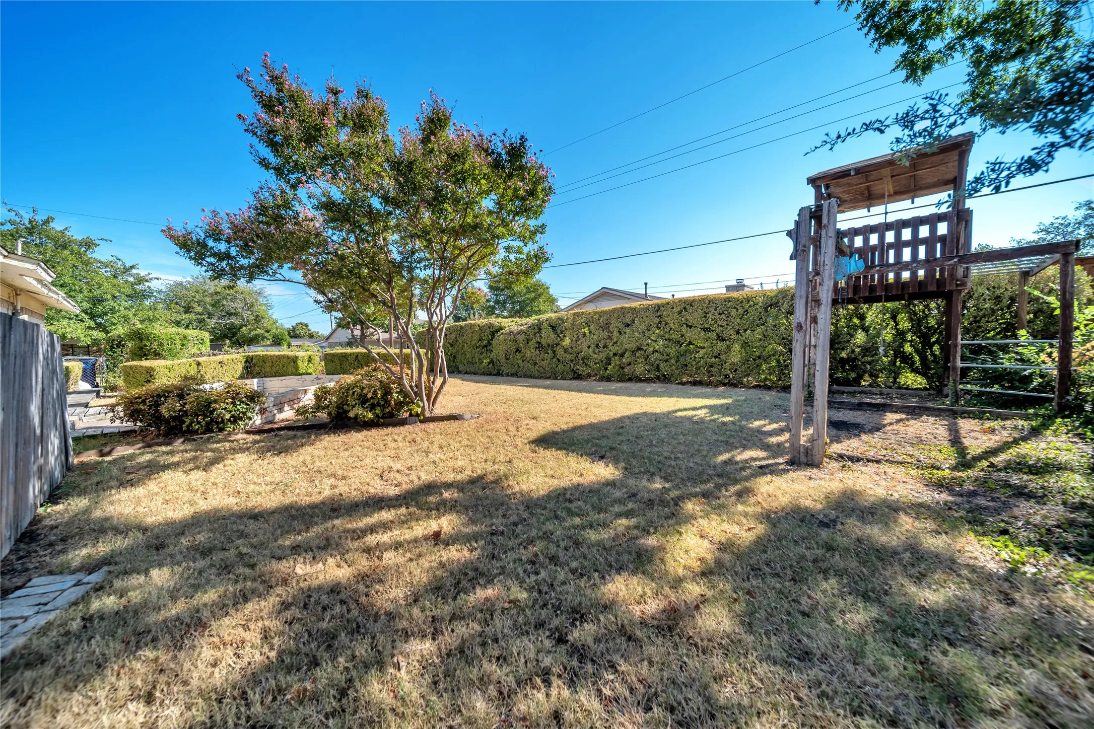 Single Family Residence For Sale in Dallas County , 1314 Glenville Drive, Garland, Texas 75042, 3 Bedroom, 2 Bathroom, 2 Garage spaces, 1,365 Sqft, built in 1964, mls#21389192, Real Estate Agent in Garland, Homes For Sale in Dallas county, Homes For Sale in Garland, Realtor in Garland Texas, Real Estate Brokerage Independent Realty Texas, Luminita Cordes Realtor