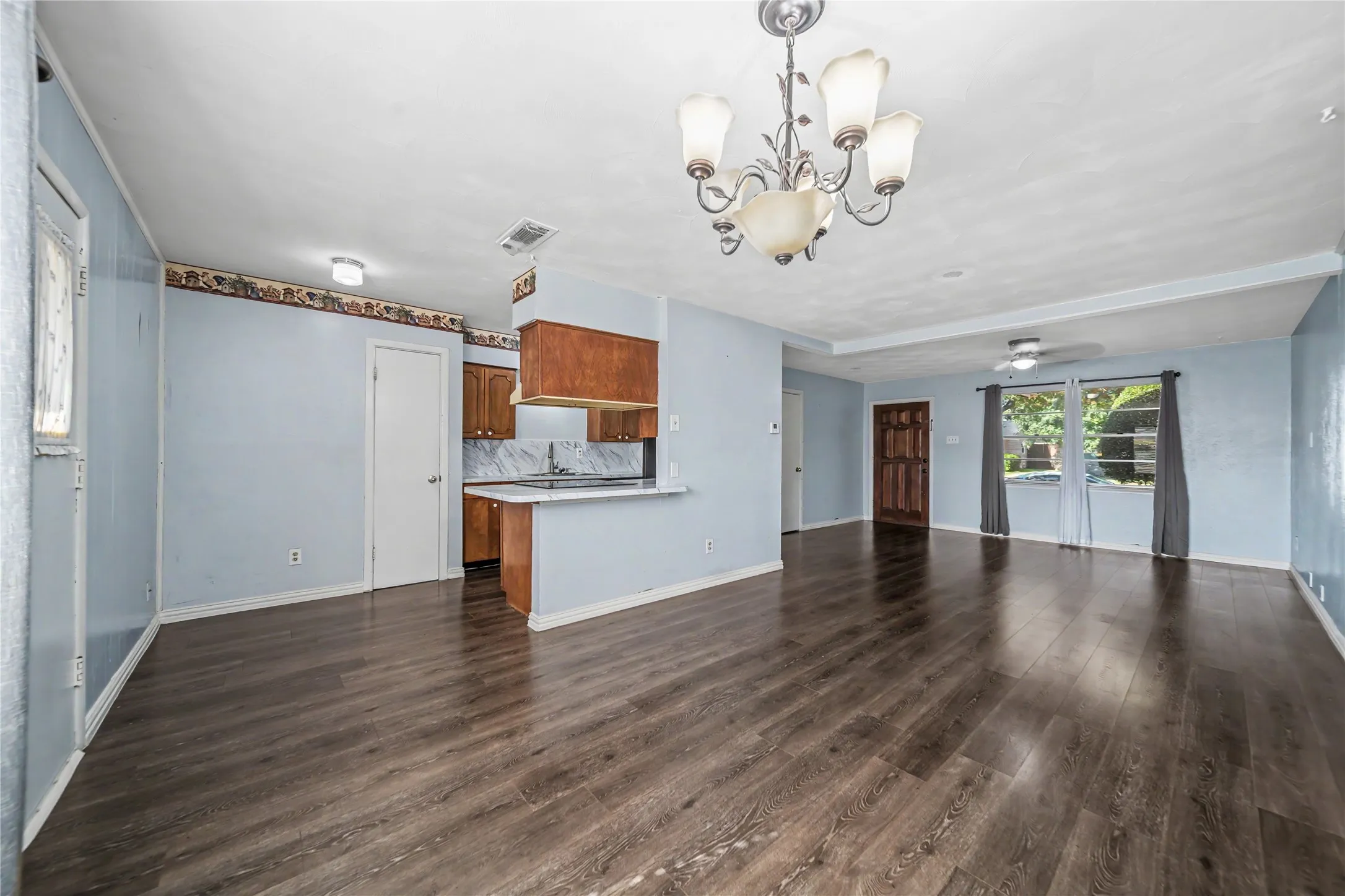 Single Family Residence For Sale in Dallas County , 1314 Glenville Drive, Garland, Texas 75042, 3 Bedroom, 2 Bathroom, 2 Garage spaces, 1,365 Sqft, built in 1964, mls#21389192, Real Estate Agent in Garland, Homes For Sale in Dallas county, Homes For Sale in Garland, Realtor in Garland Texas, Real Estate Brokerage Independent Realty Texas, Luminita Cordes Realtor