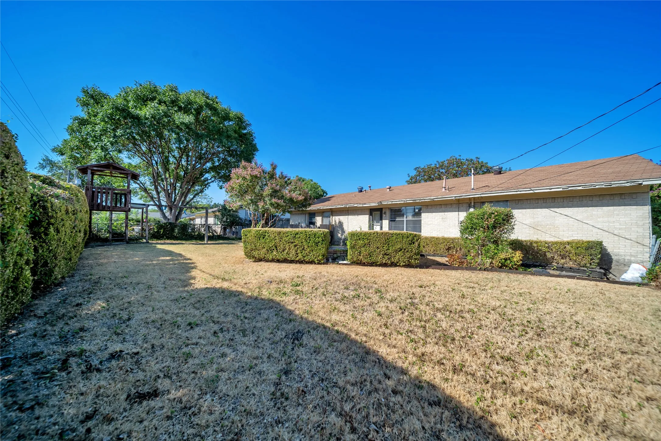 Single Family Residence For Sale in Dallas County , 1314 Glenville Drive, Garland, Texas 75042, 3 Bedroom, 2 Bathroom, 2 Garage spaces, 1,365 Sqft, built in 1964, mls#21389192, Real Estate Agent in Garland, Homes For Sale in Dallas county, Homes For Sale in Garland, Realtor in Garland Texas, Real Estate Brokerage Independent Realty Texas, Luminita Cordes Realtor
