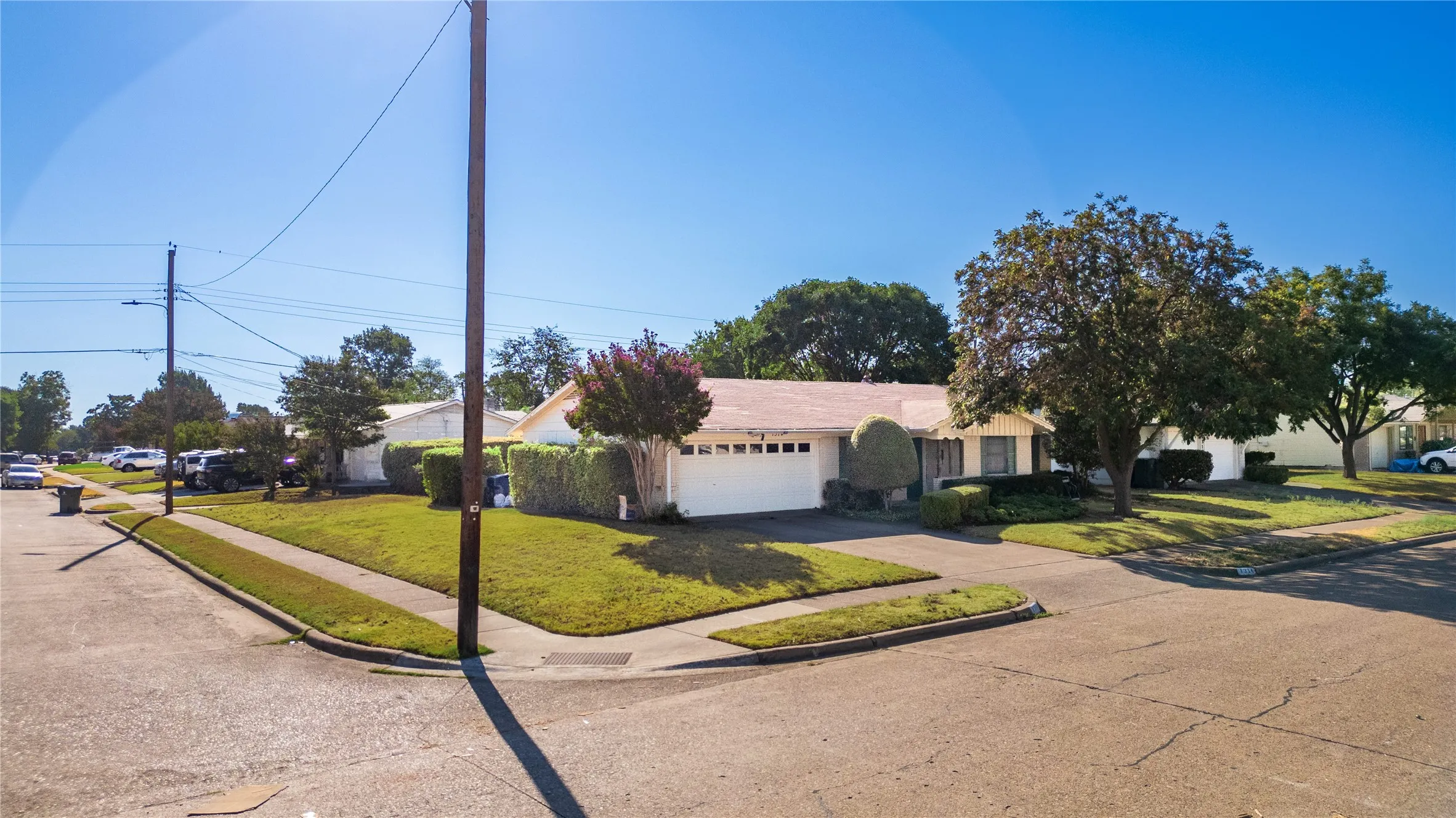 Single Family Residence For Sale in Dallas County , 1314 Glenville Drive, Garland, Texas 75042, 3 Bedroom, 2 Bathroom, 2 Garage spaces, 1,365 Sqft, built in 1964, mls#21389192, Real Estate Agent in Garland, Homes For Sale in Dallas county, Homes For Sale in Garland, Realtor in Garland Texas, Real Estate Brokerage Independent Realty Texas, Luminita Cordes Realtor