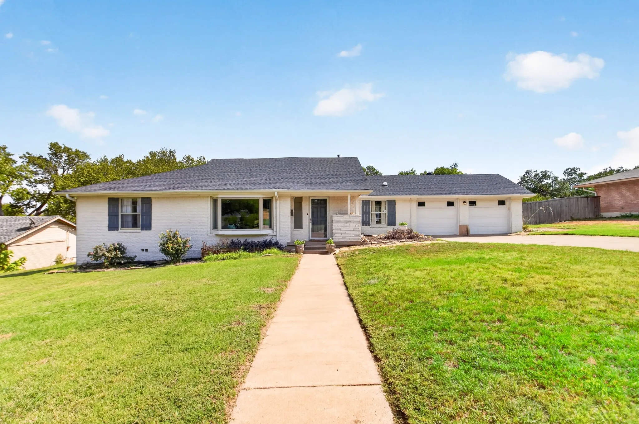 Single Family Residence For Sale in Tarrant County , 6705 Hanover Road, Fort Worth, Texas 76116, 3 Bedroom, 2 Bathroom, 2 Garage spaces, 2,106 Sqft, built in 1953, mls#21390186, Real Estate Agent in Fort Worth, Homes For Sale in Tarrant county, Homes For Sale in Fort Worth, Realtor in Fort Worth Texas, Real Estate Brokerage Independent Realty Texas, Luminita Cordes Realtor