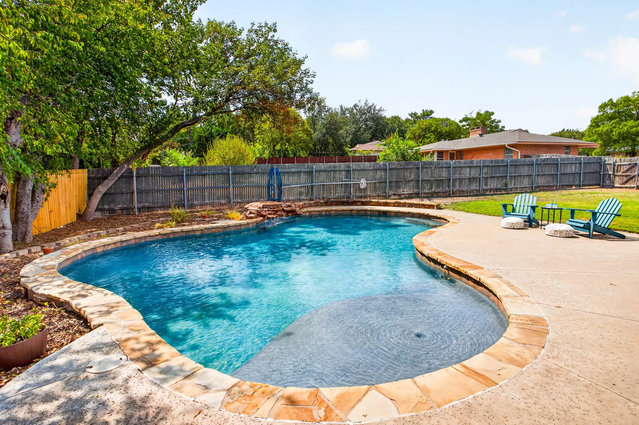 Single Family Residence For Sale in Tarrant County , 6705 Hanover Road, Fort Worth, Texas 76116, 3 Bedroom, 2 Bathroom, 2 Garage spaces, 2,106 Sqft, built in 1953, mls#21390186, Real Estate Agent in Fort Worth, Homes For Sale in Tarrant county, Homes For Sale in Fort Worth, Realtor in Fort Worth Texas, Real Estate Brokerage Independent Realty Texas, Luminita Cordes Realtor