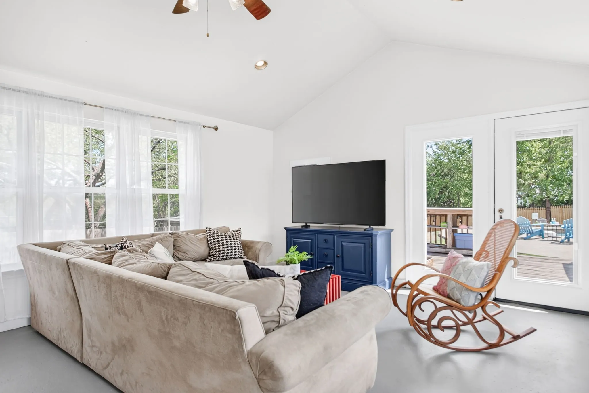 Single Family Residence For Sale in Tarrant County , 6705 Hanover Road, Fort Worth, Texas 76116, 3 Bedroom, 2 Bathroom, 2 Garage spaces, 2,106 Sqft, built in 1953, mls#21390186, Real Estate Agent in Fort Worth, Homes For Sale in Tarrant county, Homes For Sale in Fort Worth, Realtor in Fort Worth Texas, Real Estate Brokerage Independent Realty Texas, Luminita Cordes Realtor