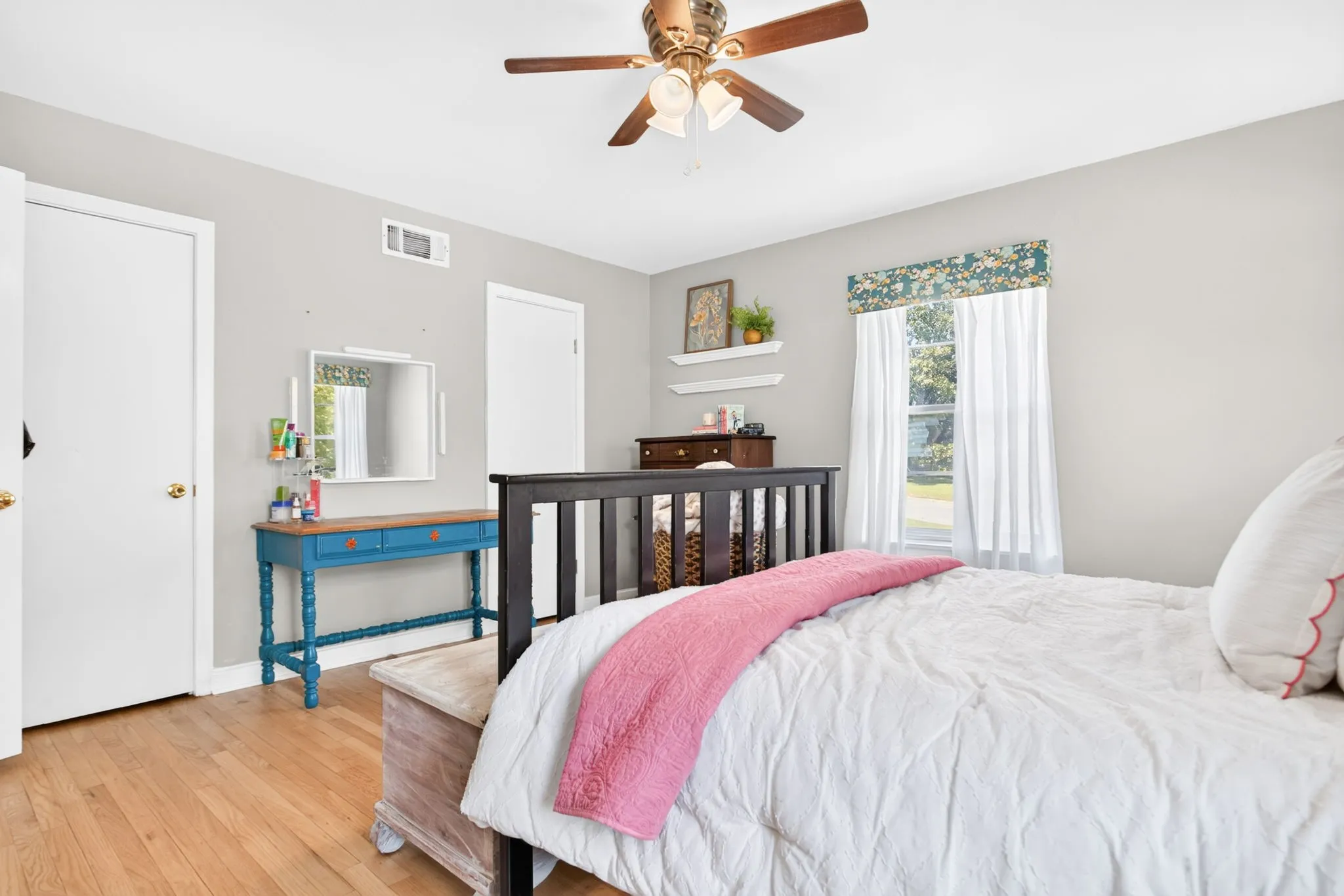 Single Family Residence For Sale in Tarrant County , 6705 Hanover Road, Fort Worth, Texas 76116, 3 Bedroom, 2 Bathroom, 2 Garage spaces, 2,106 Sqft, built in 1953, mls#21390186, Real Estate Agent in Fort Worth, Homes For Sale in Tarrant county, Homes For Sale in Fort Worth, Realtor in Fort Worth Texas, Real Estate Brokerage Independent Realty Texas, Luminita Cordes Realtor