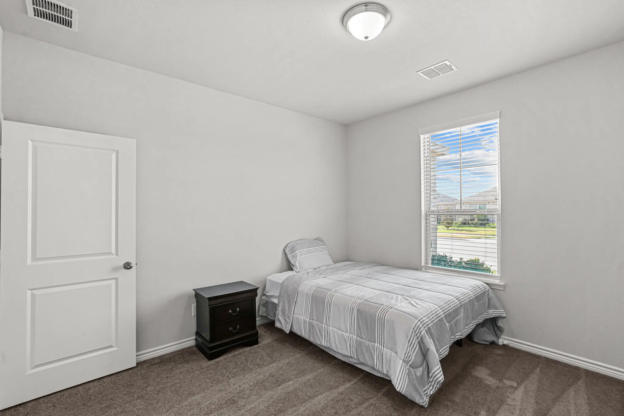 Recessed ceiling lighting, window with horizontal blinds, neutral wall paint, and gray carpet
