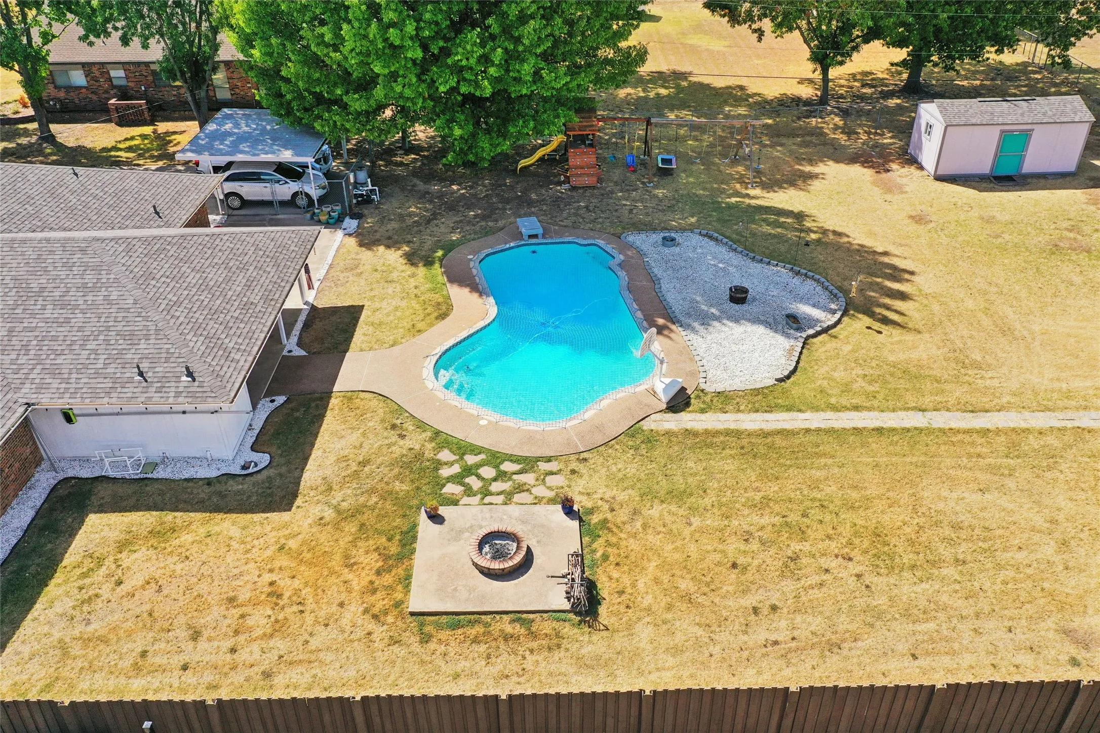 Single Family Residence For Sale in Dallas County , 1710 Vineyard Road, Grand Prairie, Texas 75052, 4 Bedroom, 3 Bathroom, 3 Garage spaces, 1,933 Sqft, built in 1984, mls#21390205, Real Estate Agent in Grand Prairie, Homes For Sale in Dallas county, Homes For Sale in Grand Prairie, Realtor in Grand Prairie Texas, Real Estate Brokerage Independent Realty Texas, Luminita Cordes Realtor