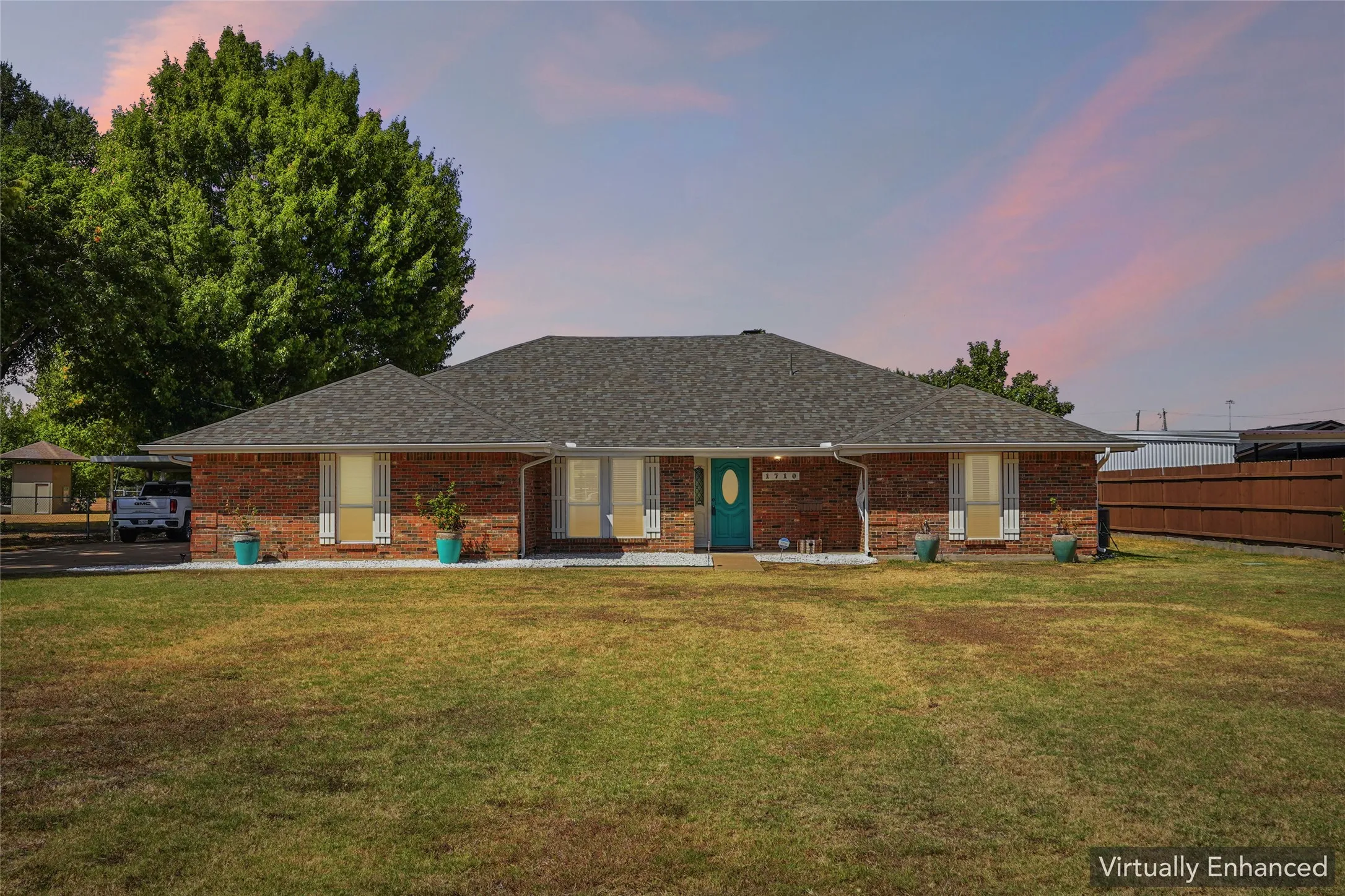 Single Family Residence For Sale in Dallas County , 1710 Vineyard Road, Grand Prairie, Texas 75052, 4 Bedroom, 3 Bathroom, 3 Garage spaces, 1,933 Sqft, built in 1984, mls#21390205, Real Estate Agent in Grand Prairie, Homes For Sale in Dallas county, Homes For Sale in Grand Prairie, Realtor in Grand Prairie Texas, Real Estate Brokerage Independent Realty Texas, Luminita Cordes Realtor