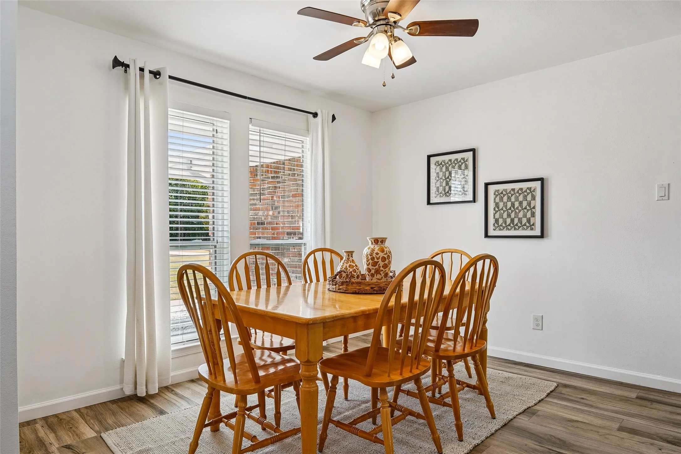 Single Family Residence For Sale in Dallas County , 1710 Vineyard Road, Grand Prairie, Texas 75052, 4 Bedroom, 3 Bathroom, 3 Garage spaces, 1,933 Sqft, built in 1984, mls#21390205, Real Estate Agent in Grand Prairie, Homes For Sale in Dallas county, Homes For Sale in Grand Prairie, Realtor in Grand Prairie Texas, Real Estate Brokerage Independent Realty Texas, Luminita Cordes Realtor