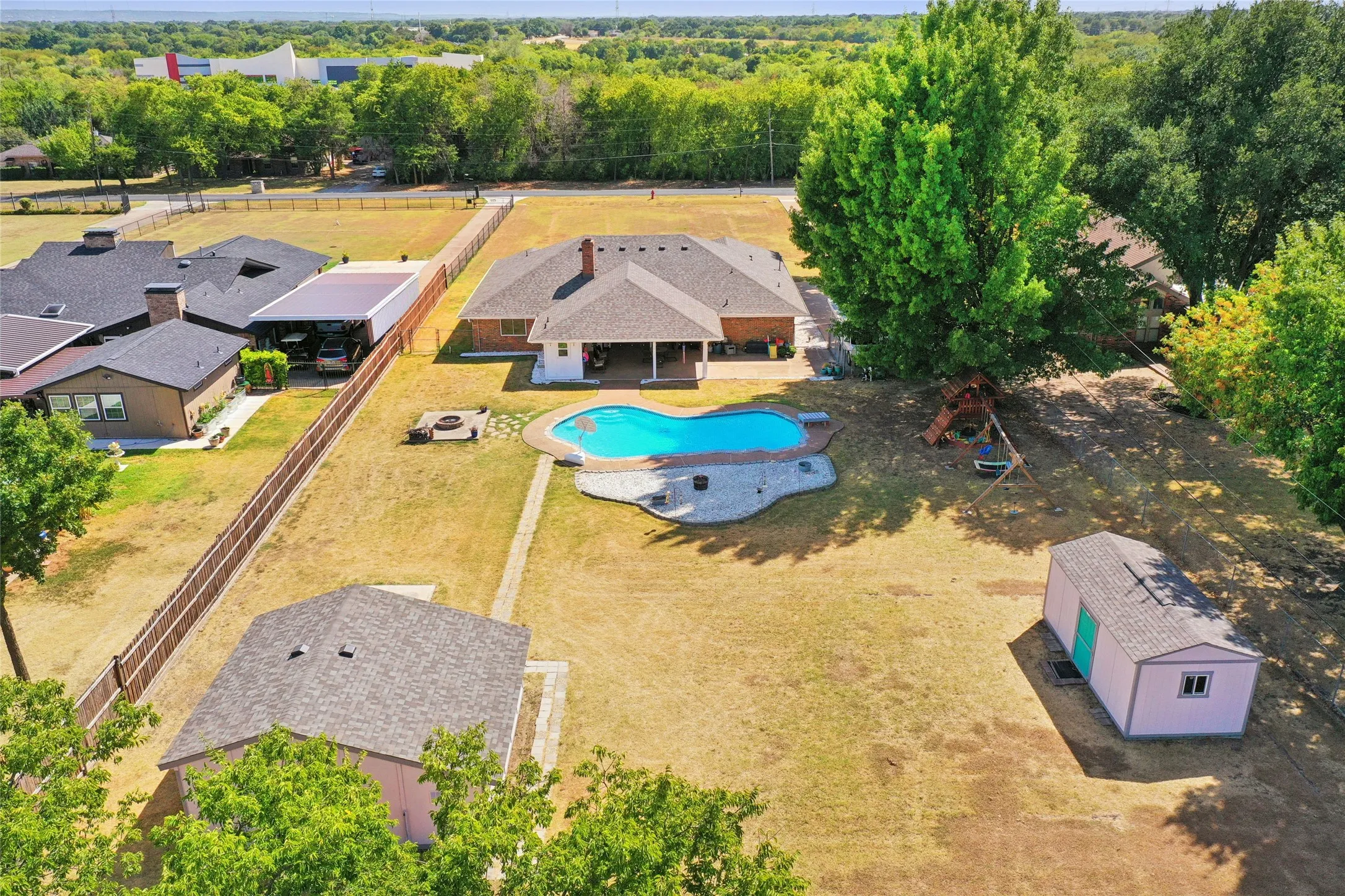 Single Family Residence For Sale in Dallas County , 1710 Vineyard Road, Grand Prairie, Texas 75052, 4 Bedroom, 3 Bathroom, 3 Garage spaces, 1,933 Sqft, built in 1984, mls#21390205, Real Estate Agent in Grand Prairie, Homes For Sale in Dallas county, Homes For Sale in Grand Prairie, Realtor in Grand Prairie Texas, Real Estate Brokerage Independent Realty Texas, Luminita Cordes Realtor