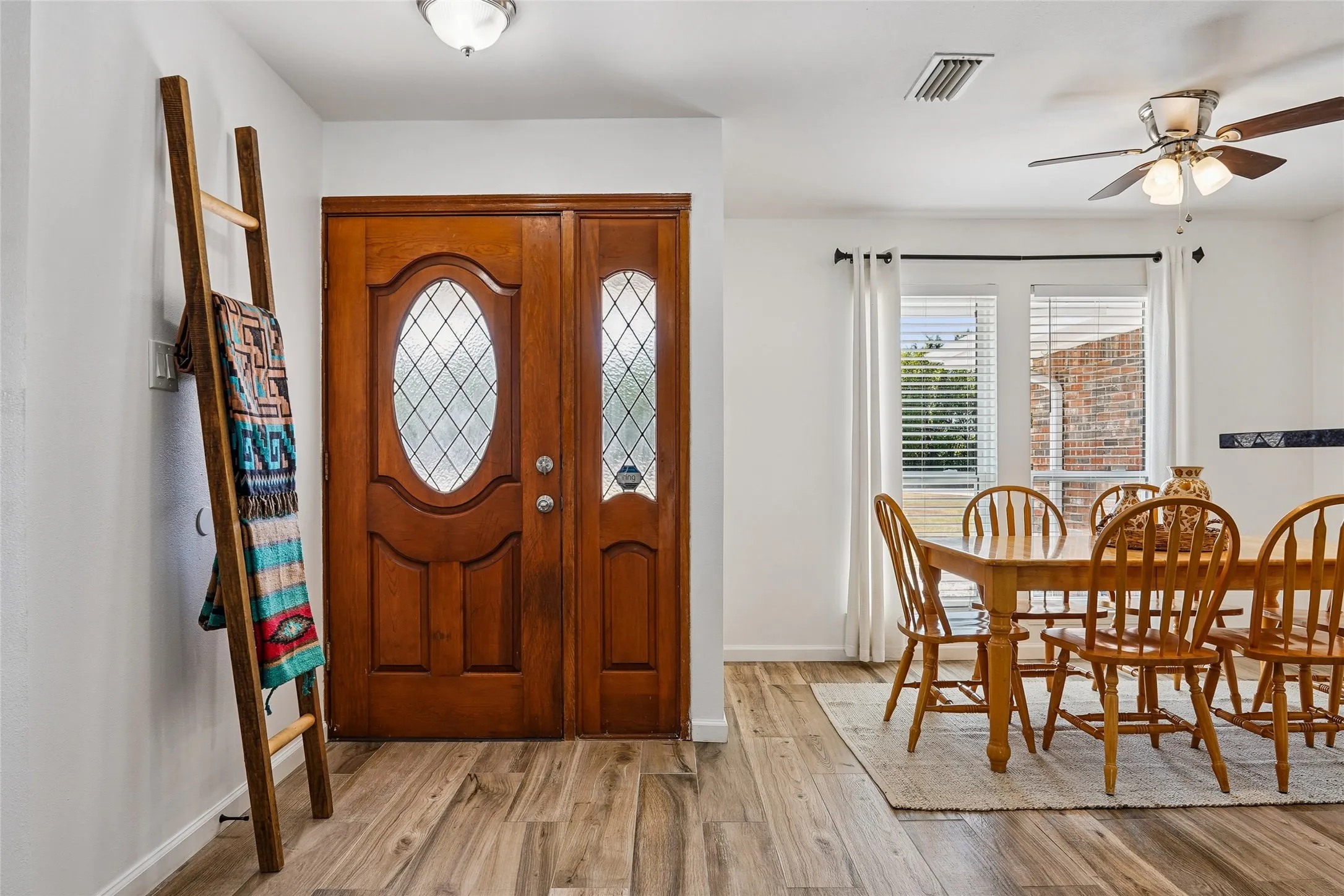 Single Family Residence For Sale in Dallas County , 1710 Vineyard Road, Grand Prairie, Texas 75052, 4 Bedroom, 3 Bathroom, 3 Garage spaces, 1,933 Sqft, built in 1984, mls#21390205, Real Estate Agent in Grand Prairie, Homes For Sale in Dallas county, Homes For Sale in Grand Prairie, Realtor in Grand Prairie Texas, Real Estate Brokerage Independent Realty Texas, Luminita Cordes Realtor