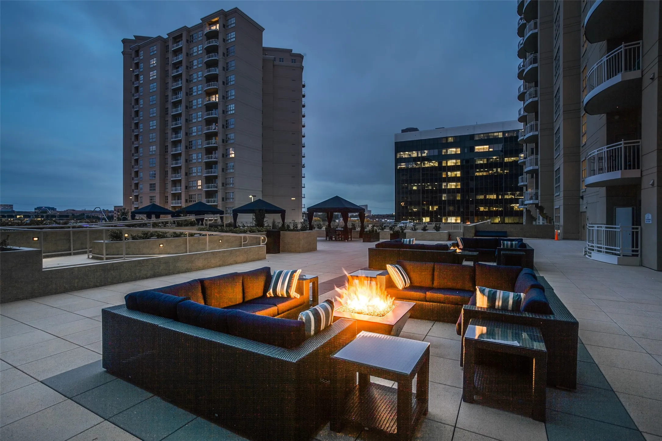 Condominium For Rent in Dallas County , 3225 Turtle Creek Boulevard 2104, Dallas, Texas 75219, 2 Bedroom, 2 Bathroom, 2 Garage spaces, 1,126 Sqft, built in 1998, mls#21380696, Real Estate Agent in Dallas, Homes For Rent in Dallas county, Homes For Rent in Dallas, Realtor in Dallas Texas, Real Estate Brokerage Independent Realty Texas, Luminita Cordes Realtor
