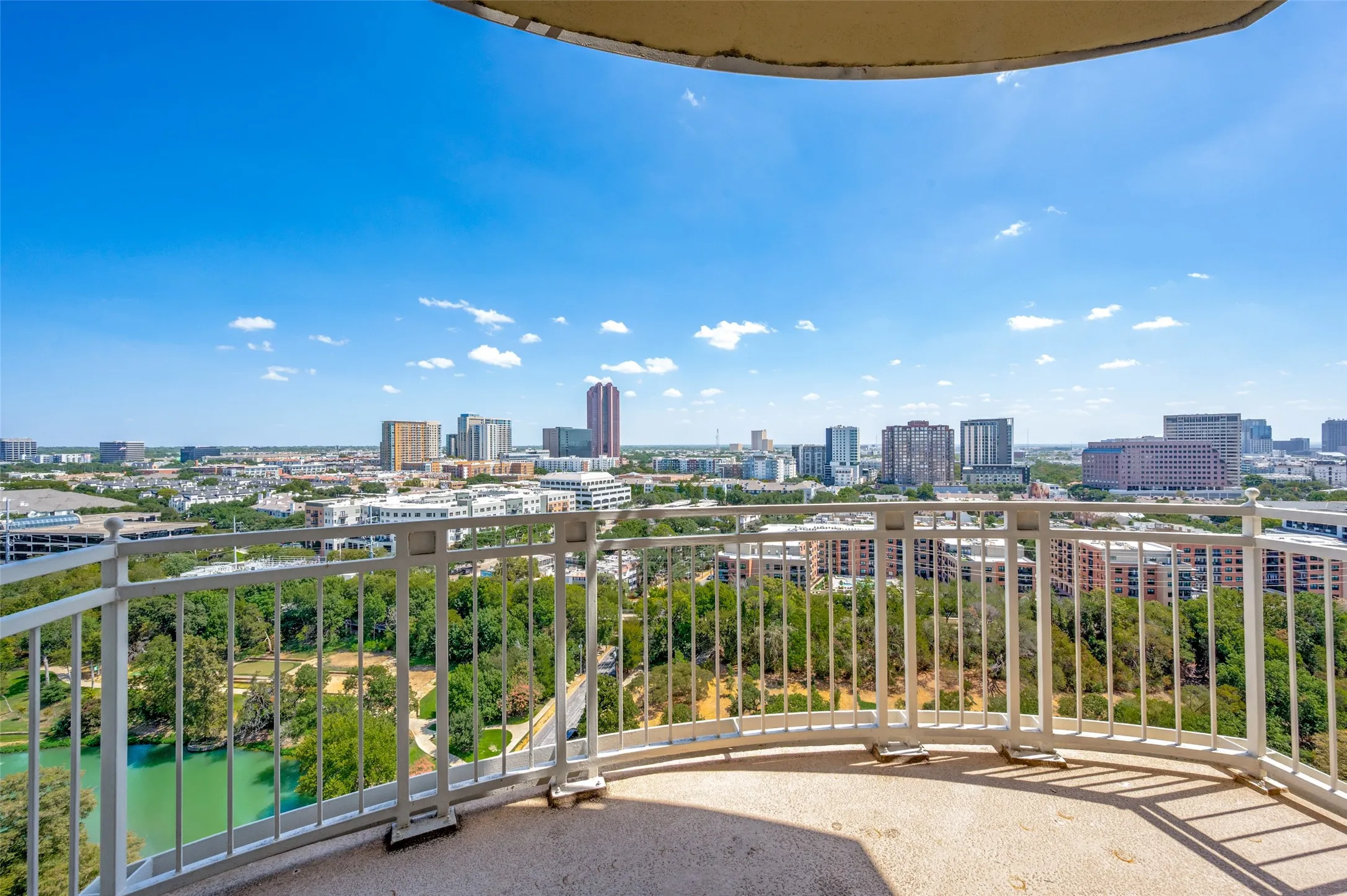 Condominium For Rent in Dallas County , 3225 Turtle Creek Boulevard 2104, Dallas, Texas 75219, 2 Bedroom, 2 Bathroom, 2 Garage spaces, 1,126 Sqft, built in 1998, mls#21380696, Real Estate Agent in Dallas, Homes For Rent in Dallas county, Homes For Rent in Dallas, Realtor in Dallas Texas, Real Estate Brokerage Independent Realty Texas, Luminita Cordes Realtor