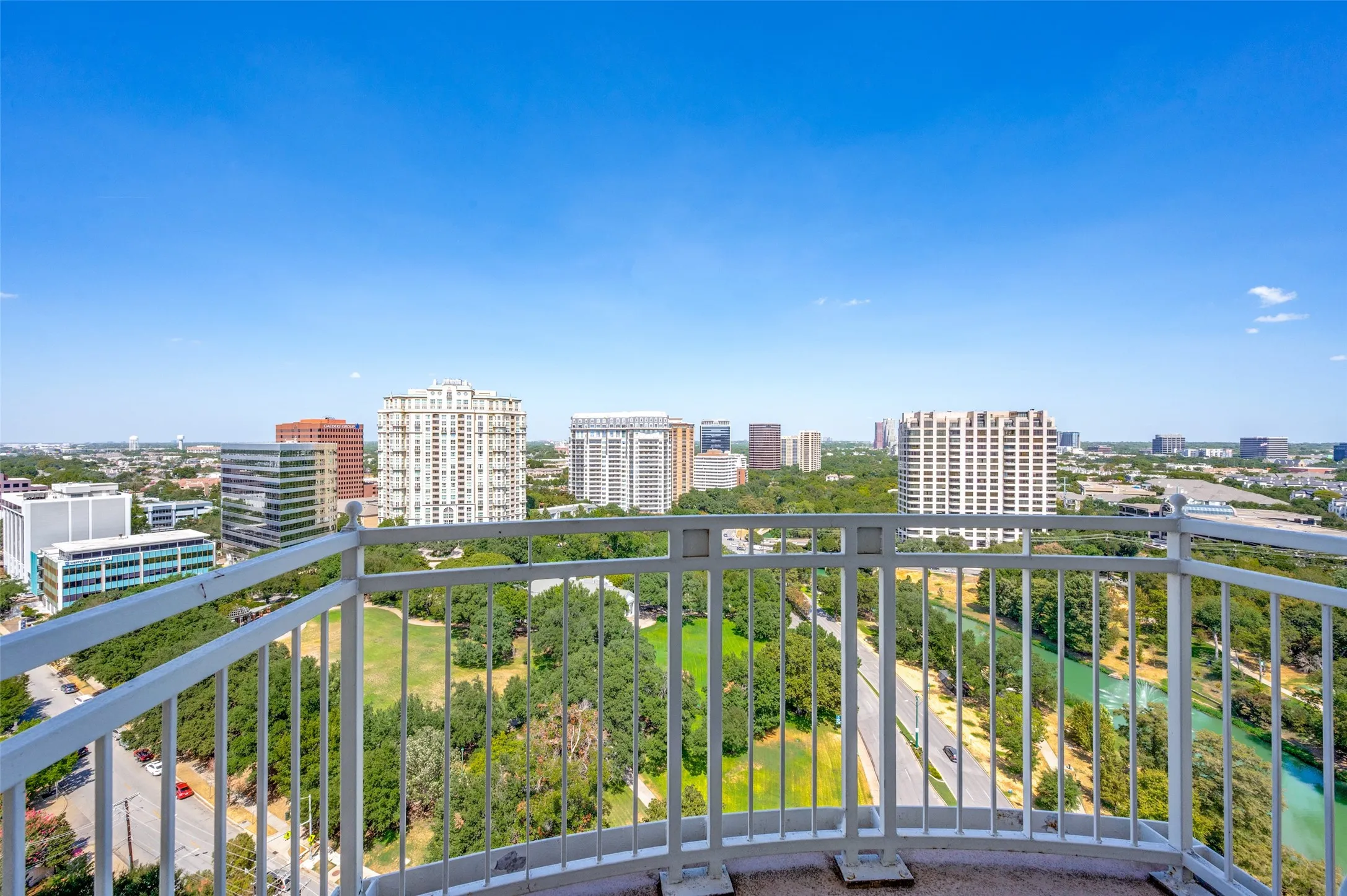 Condominium For Rent in Dallas County , 3225 Turtle Creek Boulevard 2104, Dallas, Texas 75219, 2 Bedroom, 2 Bathroom, 2 Garage spaces, 1,126 Sqft, built in 1998, mls#21380696, Real Estate Agent in Dallas, Homes For Rent in Dallas county, Homes For Rent in Dallas, Realtor in Dallas Texas, Real Estate Brokerage Independent Realty Texas, Luminita Cordes Realtor