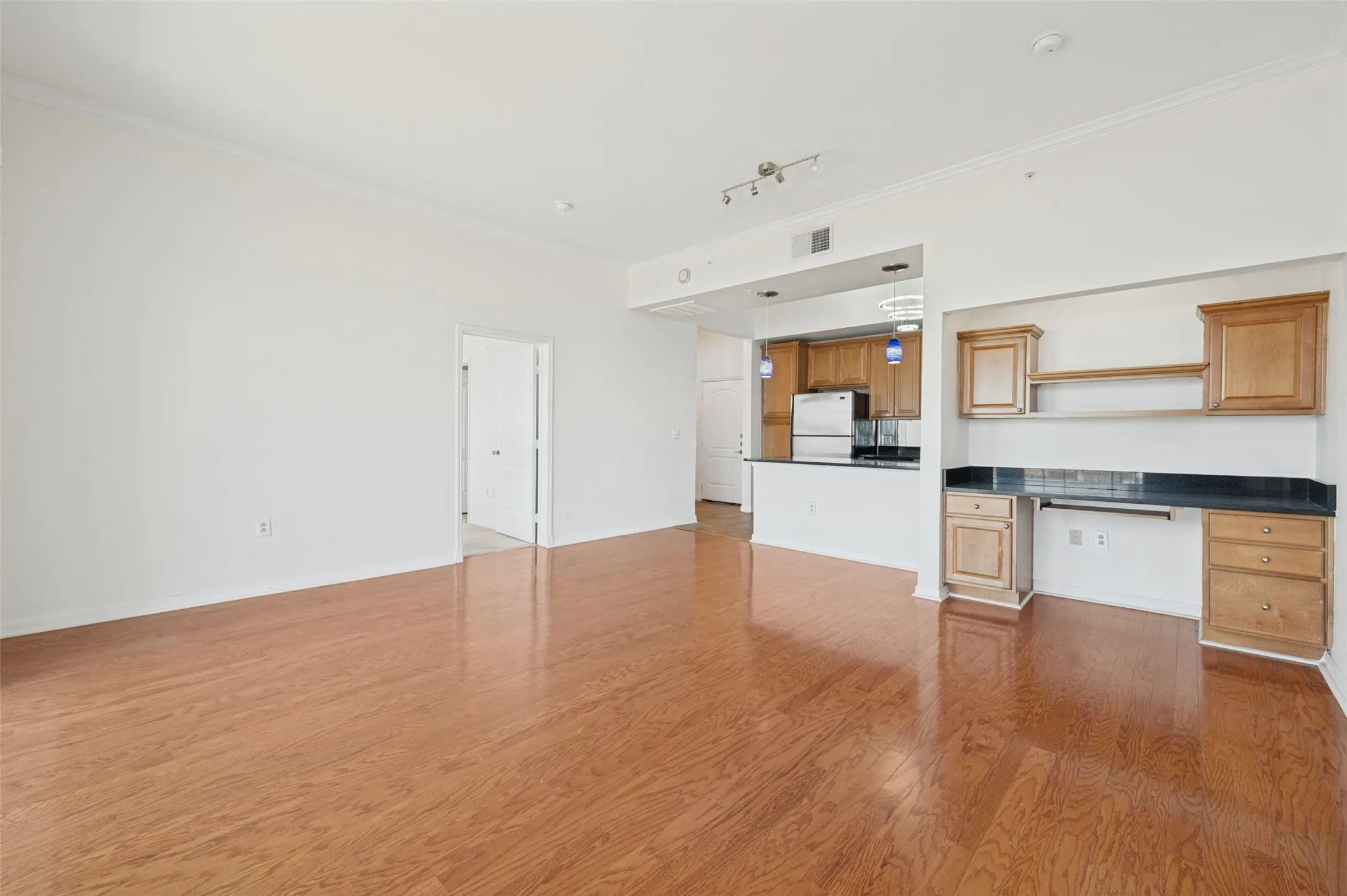 Condominium For Rent in Dallas County , 3225 Turtle Creek Boulevard 2104, Dallas, Texas 75219, 2 Bedroom, 2 Bathroom, 2 Garage spaces, 1,126 Sqft, built in 1998, mls#21380696, Real Estate Agent in Dallas, Homes For Rent in Dallas county, Homes For Rent in Dallas, Realtor in Dallas Texas, Real Estate Brokerage Independent Realty Texas, Luminita Cordes Realtor