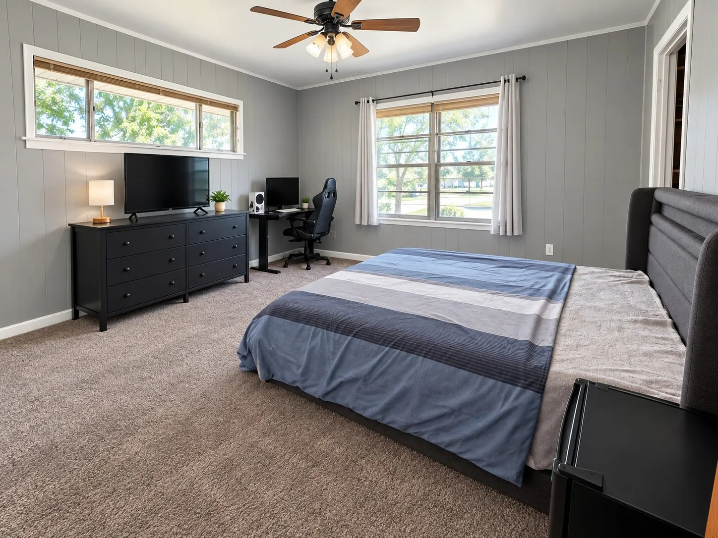 Single Family Residence For Sale in Fannin County , 224 E 9th Street, Bonham, Texas 75418, 3 Bedroom, 2 Bathroom, Garage spaces, 2,854 Sqft, built in 1950, mls#21389572, Real Estate Agent in Bonham, Homes For Sale in Fannin county, Homes For Sale in Bonham, Realtor in Bonham Texas, Real Estate Brokerage Independent Realty Texas, Luminita Cordes Realtor