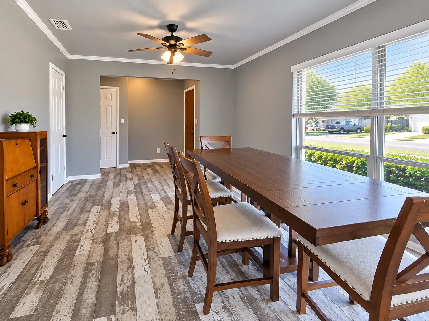 Single Family Residence For Sale in Fannin County , 224 E 9th Street, Bonham, Texas 75418, 3 Bedroom, 2 Bathroom, Garage spaces, 2,854 Sqft, built in 1950, mls#21389572, Real Estate Agent in Bonham, Homes For Sale in Fannin county, Homes For Sale in Bonham, Realtor in Bonham Texas, Real Estate Brokerage Independent Realty Texas, Luminita Cordes Realtor