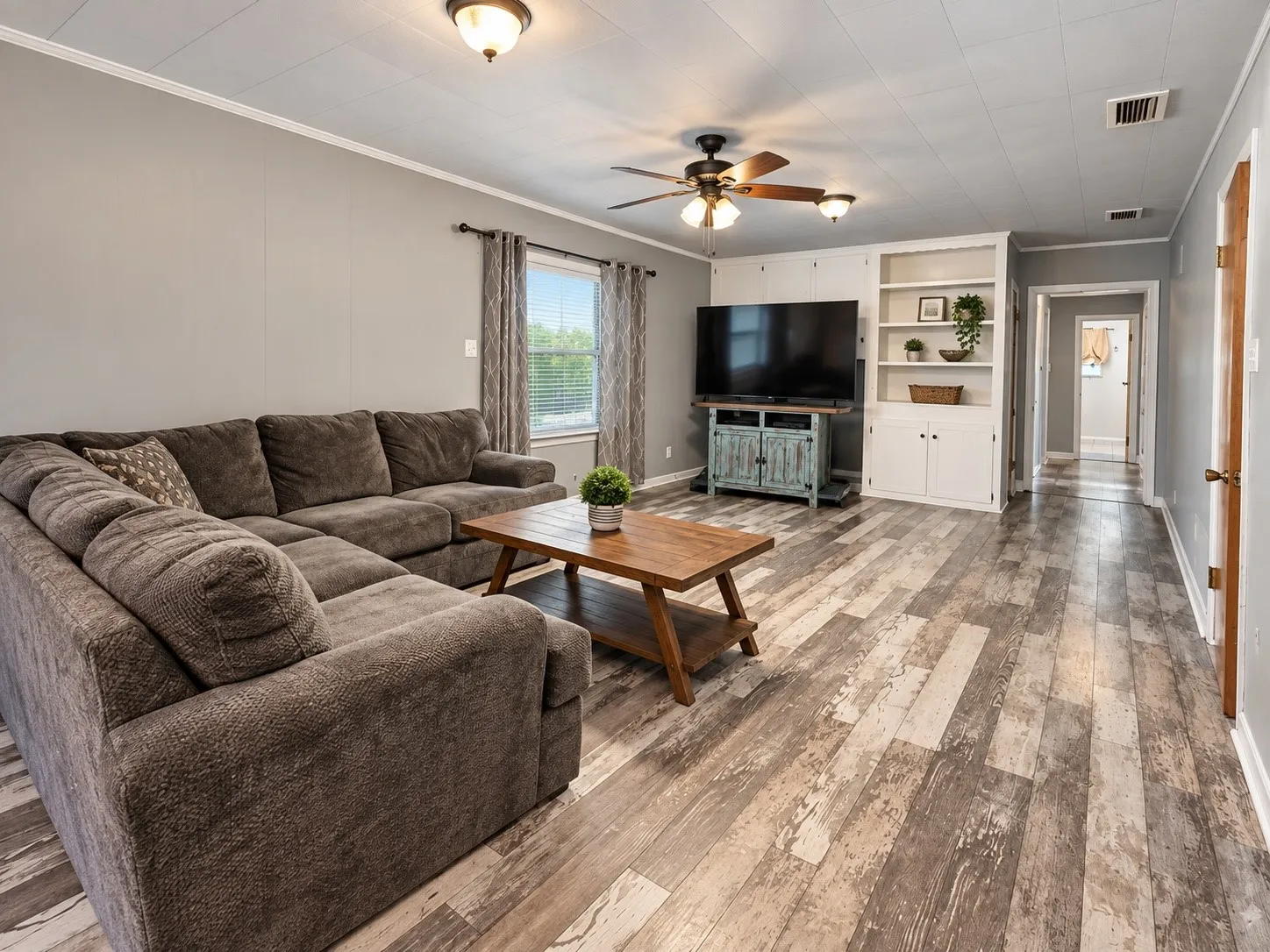 Single Family Residence For Sale in Fannin County , 224 E 9th Street, Bonham, Texas 75418, 3 Bedroom, 2 Bathroom, Garage spaces, 2,854 Sqft, built in 1950, mls#21389572, Real Estate Agent in Bonham, Homes For Sale in Fannin county, Homes For Sale in Bonham, Realtor in Bonham Texas, Real Estate Brokerage Independent Realty Texas, Luminita Cordes Realtor