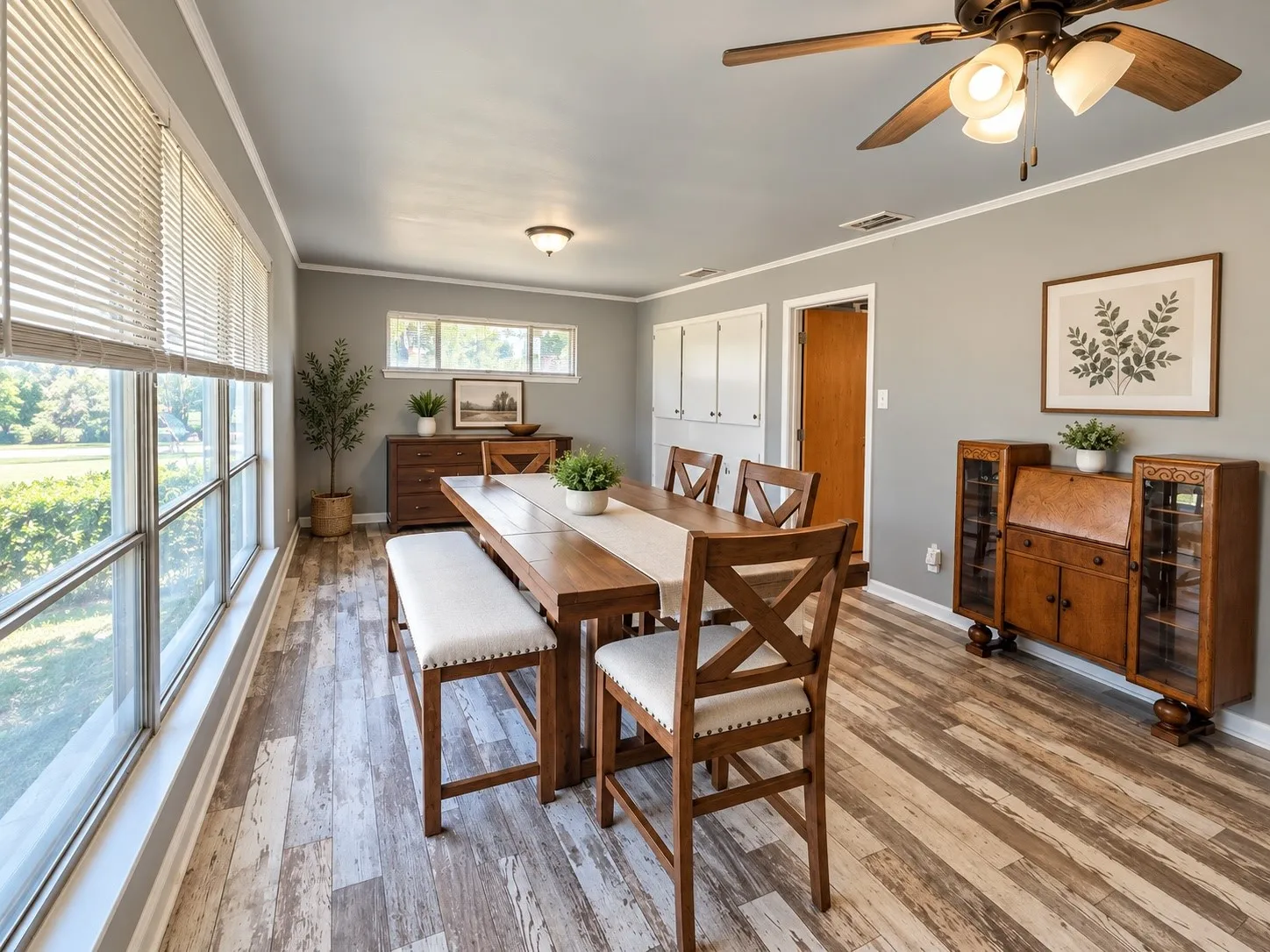 Single Family Residence For Sale in Fannin County , 224 E 9th Street, Bonham, Texas 75418, 3 Bedroom, 2 Bathroom, Garage spaces, 2,854 Sqft, built in 1950, mls#21389572, Real Estate Agent in Bonham, Homes For Sale in Fannin county, Homes For Sale in Bonham, Realtor in Bonham Texas, Real Estate Brokerage Independent Realty Texas, Luminita Cordes Realtor