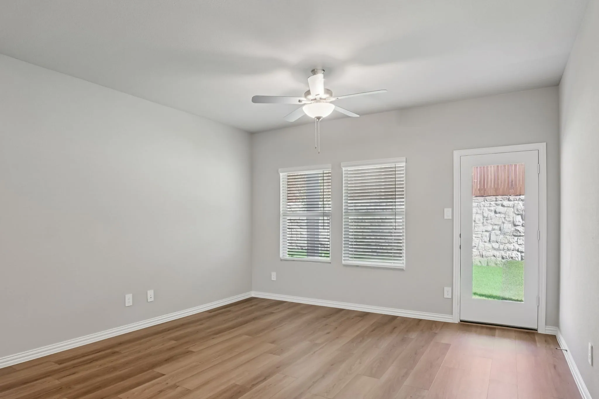  Photo is not of the actual home, but is an inspirational photo of builder’s model home and may depict options, furnishings, and/or decorator features that are not included.

