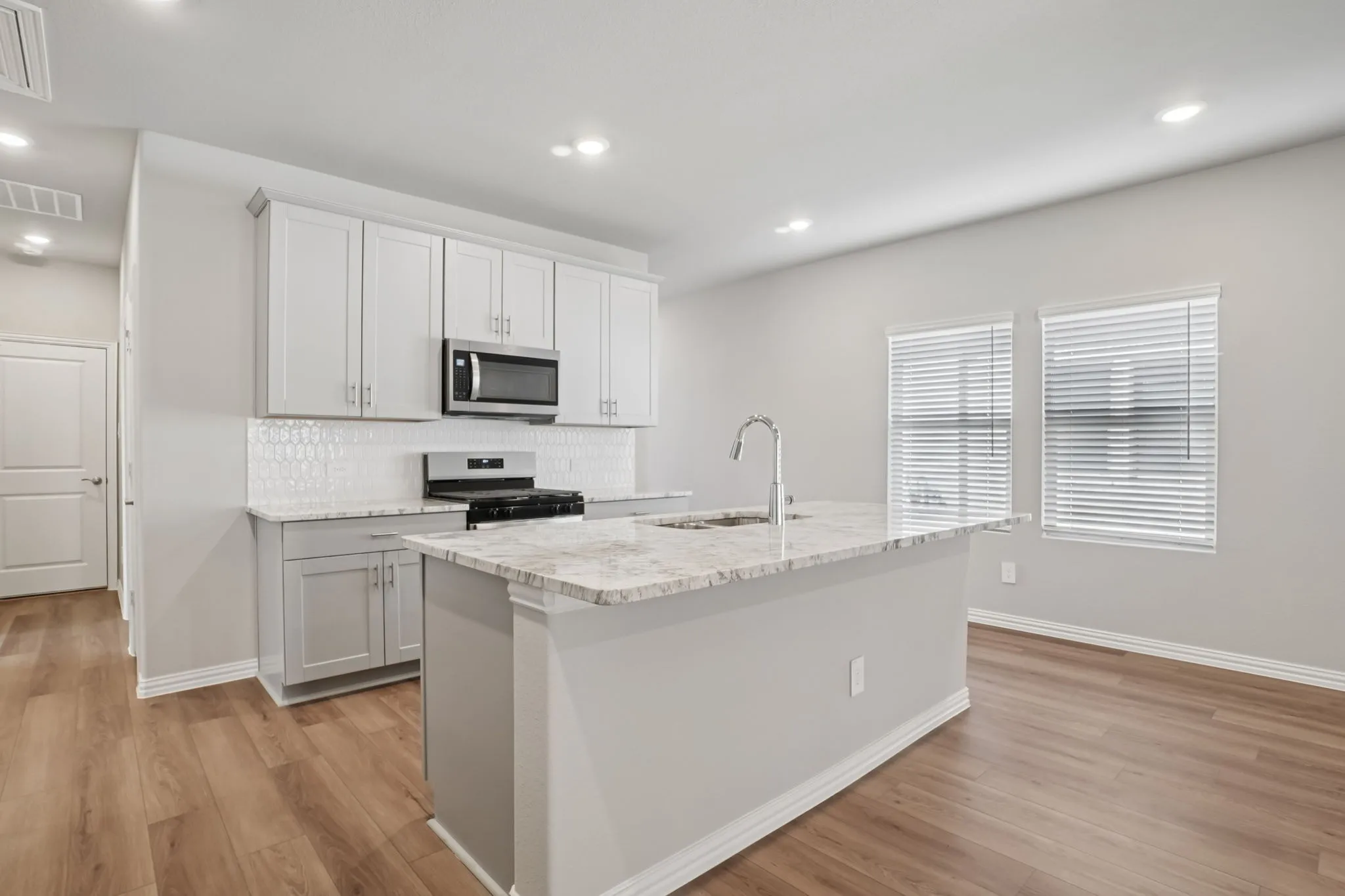  Photo is not of the actual home, but is an inspirational photo of builder’s model home and may depict options, furnishings, and/or decorator features that are not included.
