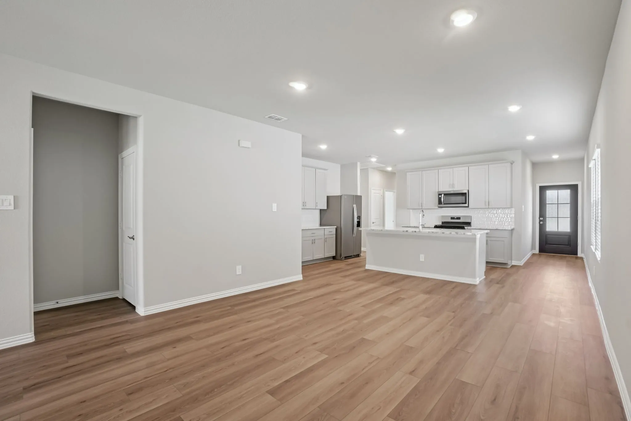  Photo is not of the actual home, but is an inspirational photo of builder’s model home and may depict options, furnishings, and/or decorator features that are not included.
