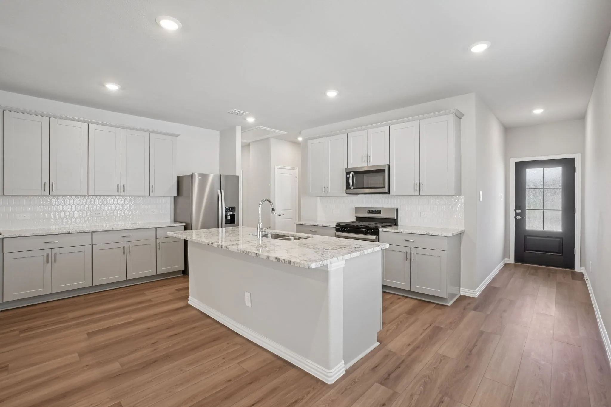  Photo is not of the actual home, but is an inspirational photo of builder’s model home and may depict options, furnishings, and/or decorator features that are not included.
