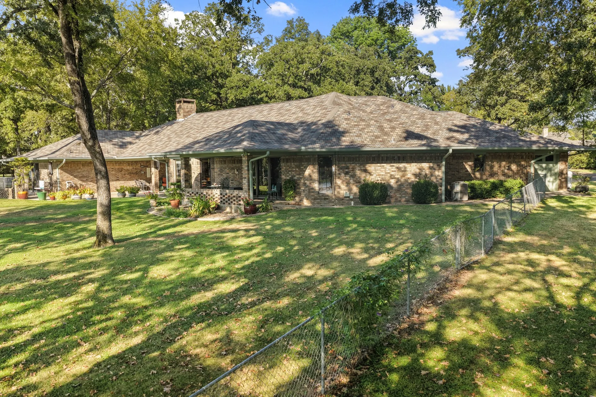 Single Family Residence For Sale in Camp County , 178 County Road 2137, Pittsburg, Texas 75686, 4 Bedroom, 4 Bathroom, 2 Garage spaces, 2,907 Sqft, built in 1988, mls#21386469, Real Estate Agent in Pittsburg, Homes For Sale in Camp county, Homes For Sale in Pittsburg, Realtor in Pittsburg Texas, Real Estate Brokerage Independent Realty Texas, Luminita Cordes Realtor