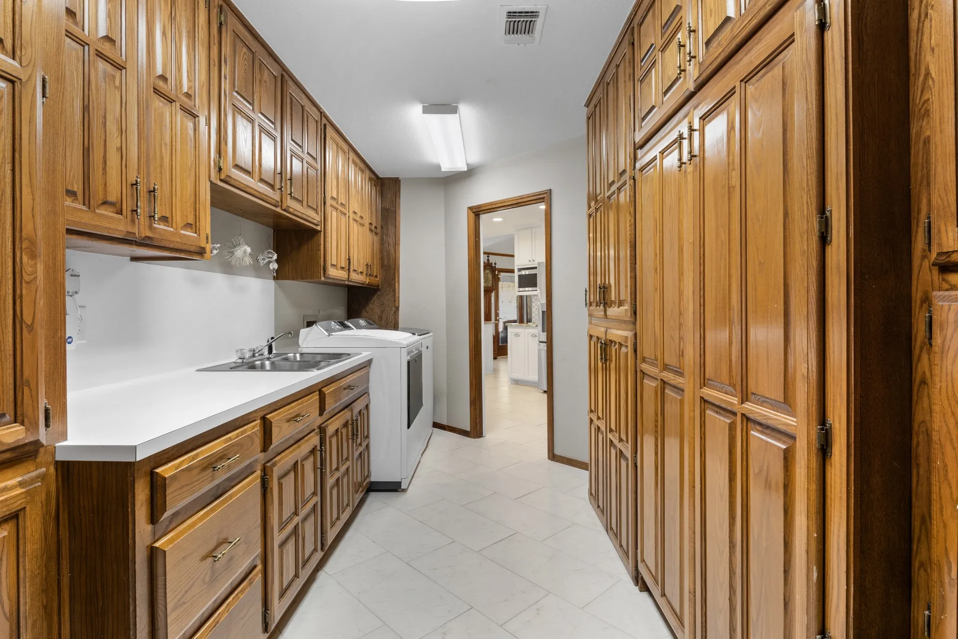 Single Family Residence For Sale in Camp County , 178 County Road 2137, Pittsburg, Texas 75686, 4 Bedroom, 4 Bathroom, 2 Garage spaces, 2,907 Sqft, built in 1988, mls#21386469, Real Estate Agent in Pittsburg, Homes For Sale in Camp county, Homes For Sale in Pittsburg, Realtor in Pittsburg Texas, Real Estate Brokerage Independent Realty Texas, Luminita Cordes Realtor