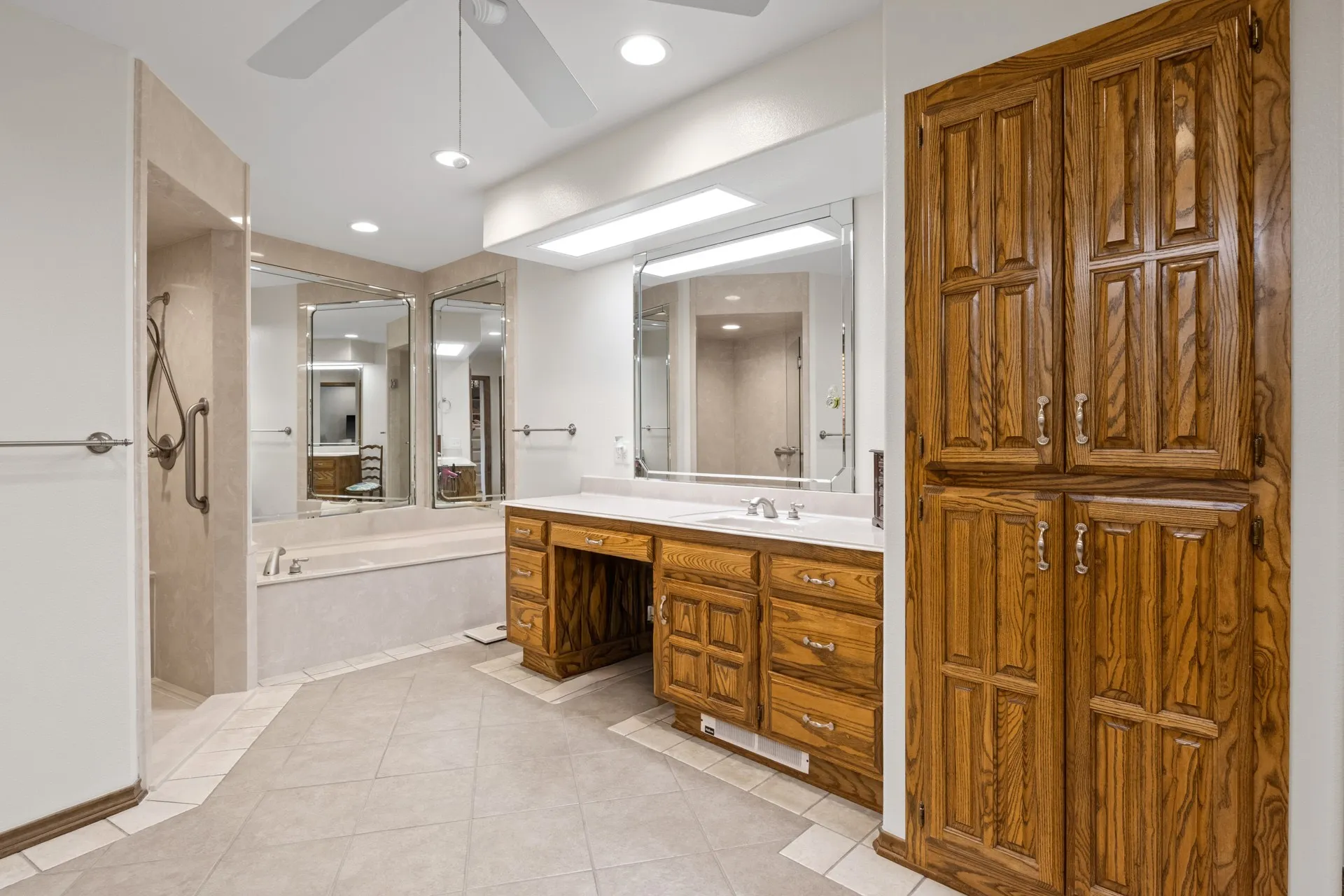 Single Family Residence For Sale in Camp County , 178 County Road 2137, Pittsburg, Texas 75686, 4 Bedroom, 4 Bathroom, 2 Garage spaces, 2,907 Sqft, built in 1988, mls#21386469, Real Estate Agent in Pittsburg, Homes For Sale in Camp county, Homes For Sale in Pittsburg, Realtor in Pittsburg Texas, Real Estate Brokerage Independent Realty Texas, Luminita Cordes Realtor