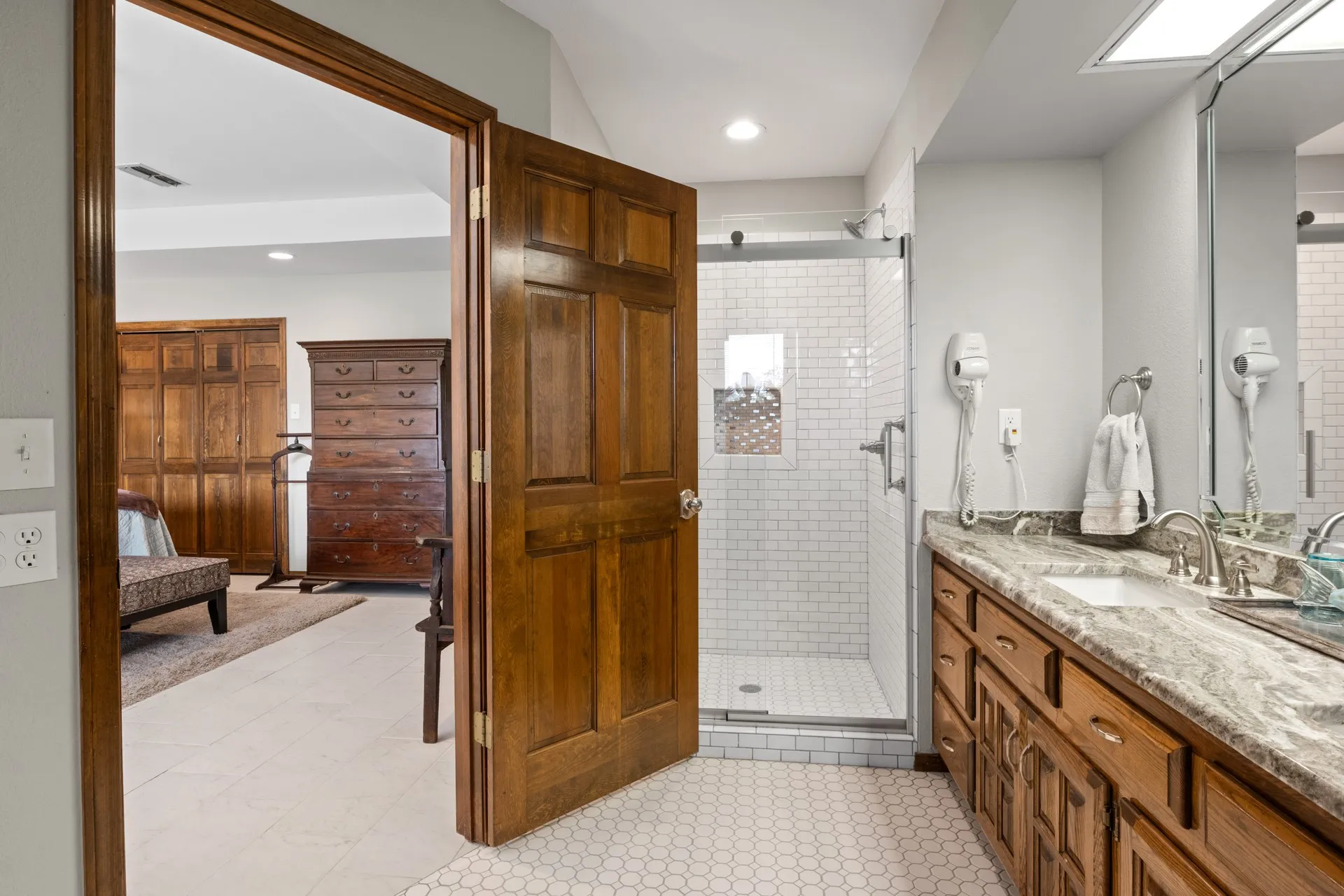 Single Family Residence For Sale in Camp County , 178 County Road 2137, Pittsburg, Texas 75686, 4 Bedroom, 4 Bathroom, 2 Garage spaces, 2,907 Sqft, built in 1988, mls#21386469, Real Estate Agent in Pittsburg, Homes For Sale in Camp county, Homes For Sale in Pittsburg, Realtor in Pittsburg Texas, Real Estate Brokerage Independent Realty Texas, Luminita Cordes Realtor
