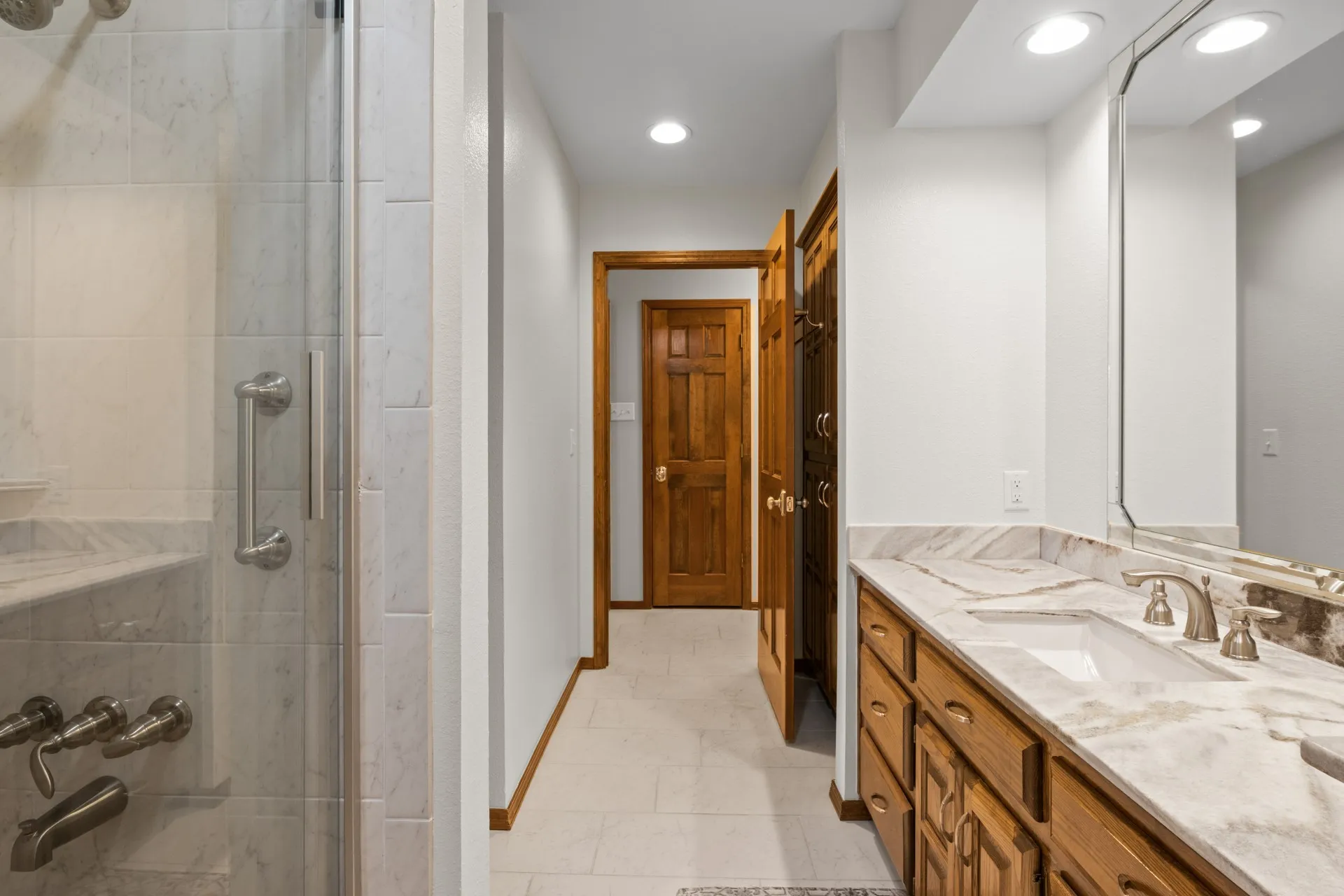 Single Family Residence For Sale in Camp County , 178 County Road 2137, Pittsburg, Texas 75686, 4 Bedroom, 4 Bathroom, 2 Garage spaces, 2,907 Sqft, built in 1988, mls#21386469, Real Estate Agent in Pittsburg, Homes For Sale in Camp county, Homes For Sale in Pittsburg, Realtor in Pittsburg Texas, Real Estate Brokerage Independent Realty Texas, Luminita Cordes Realtor