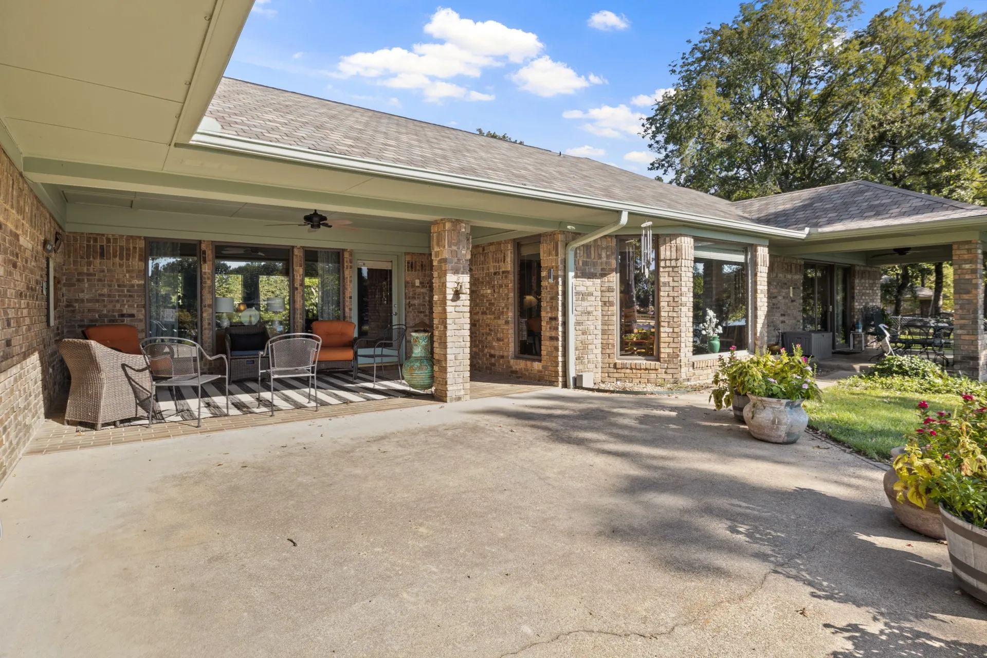 Single Family Residence For Sale in Camp County , 178 County Road 2137, Pittsburg, Texas 75686, 4 Bedroom, 4 Bathroom, 2 Garage spaces, 2,907 Sqft, built in 1988, mls#21386469, Real Estate Agent in Pittsburg, Homes For Sale in Camp county, Homes For Sale in Pittsburg, Realtor in Pittsburg Texas, Real Estate Brokerage Independent Realty Texas, Luminita Cordes Realtor