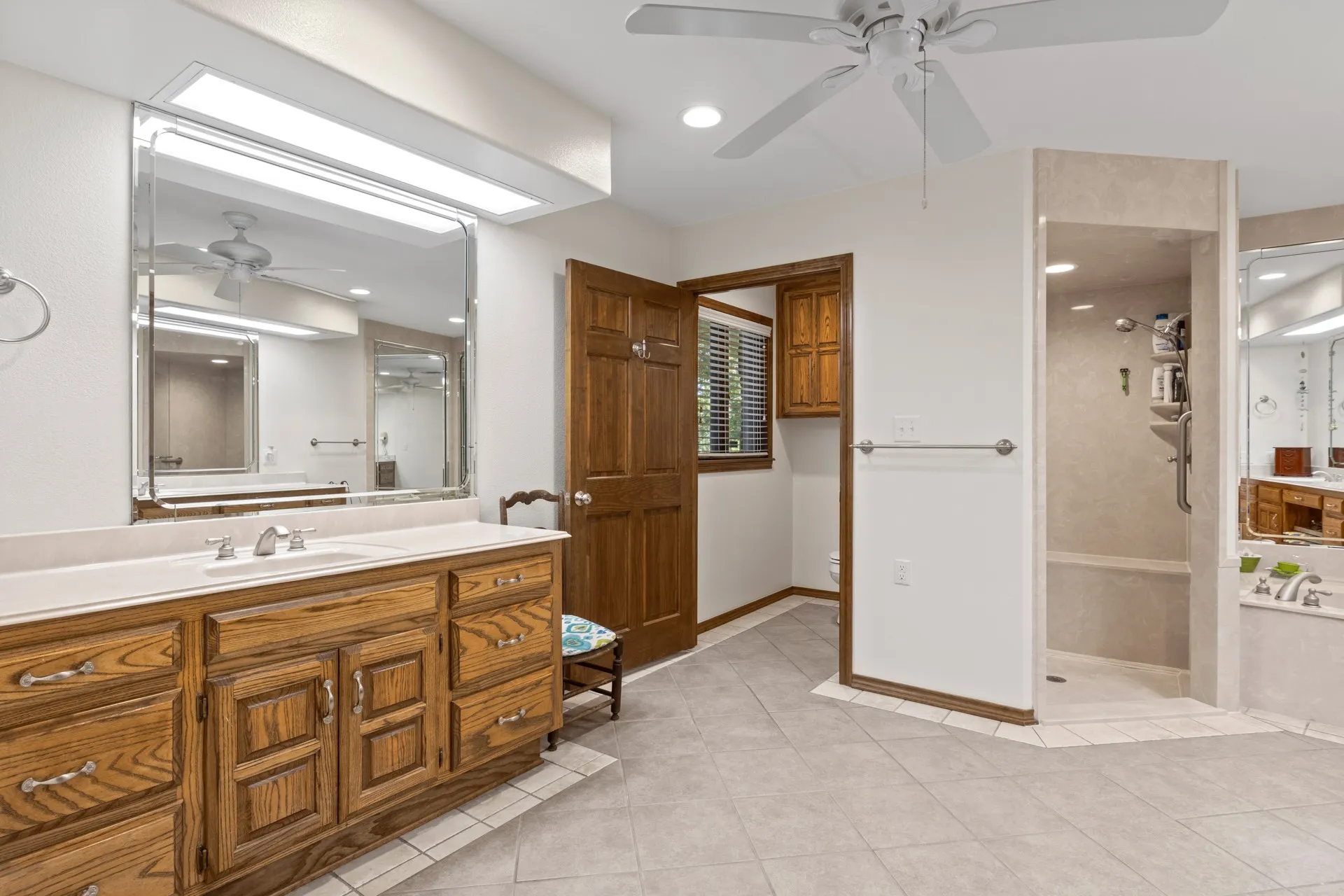 Single Family Residence For Sale in Camp County , 178 County Road 2137, Pittsburg, Texas 75686, 4 Bedroom, 4 Bathroom, 2 Garage spaces, 2,907 Sqft, built in 1988, mls#21386469, Real Estate Agent in Pittsburg, Homes For Sale in Camp county, Homes For Sale in Pittsburg, Realtor in Pittsburg Texas, Real Estate Brokerage Independent Realty Texas, Luminita Cordes Realtor