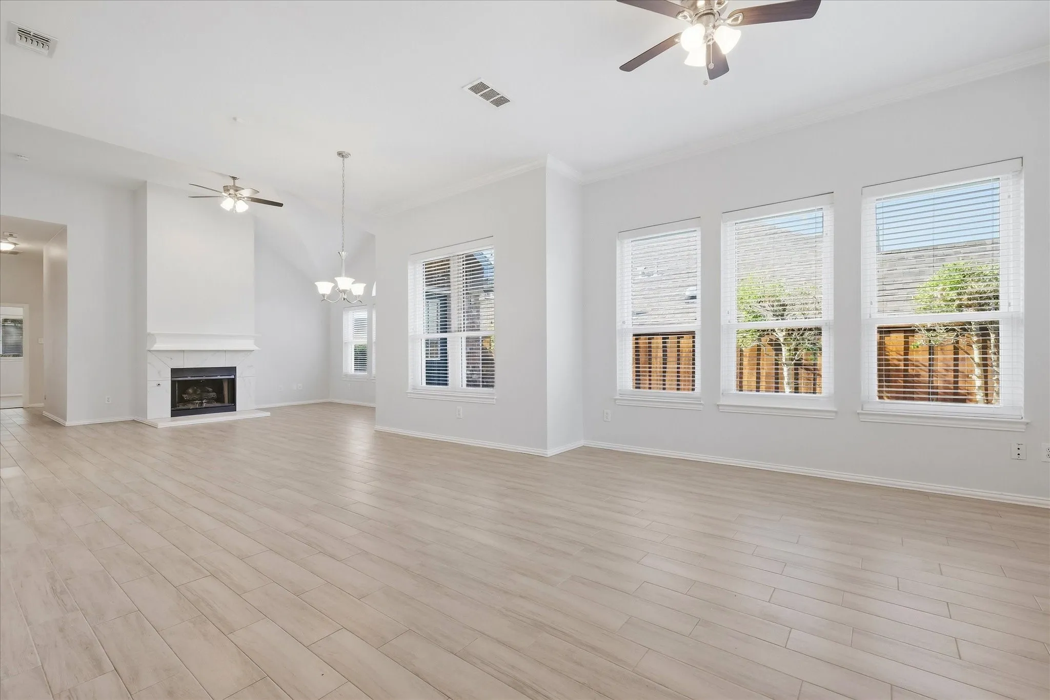 Single Family Residence For Sale in Dallas County , 2540 Plumdale Drive, Carrollton, Texas 75006, 3 Bedroom, 2 Bathroom, 2 Garage spaces, 1,741 Sqft, built in 1993, mls#21389746, Real Estate Agent in Carrollton, Homes For Sale in Dallas county, Homes For Sale in Carrollton, Realtor in Carrollton Texas, Real Estate Brokerage Independent Realty Texas, Luminita Cordes Realtor