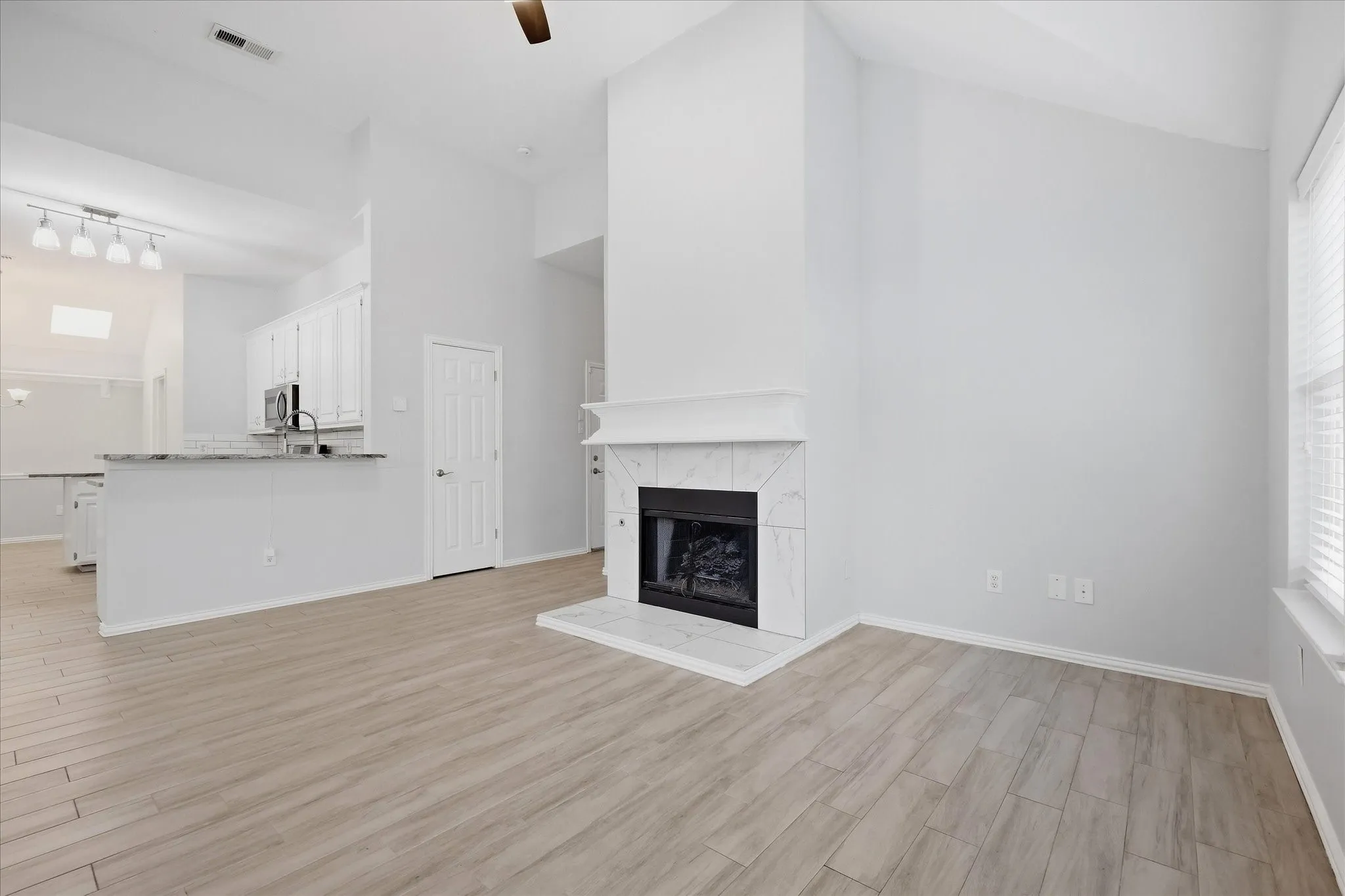 Single Family Residence For Sale in Dallas County , 2540 Plumdale Drive, Carrollton, Texas 75006, 3 Bedroom, 2 Bathroom, 2 Garage spaces, 1,741 Sqft, built in 1993, mls#21389746, Real Estate Agent in Carrollton, Homes For Sale in Dallas county, Homes For Sale in Carrollton, Realtor in Carrollton Texas, Real Estate Brokerage Independent Realty Texas, Luminita Cordes Realtor