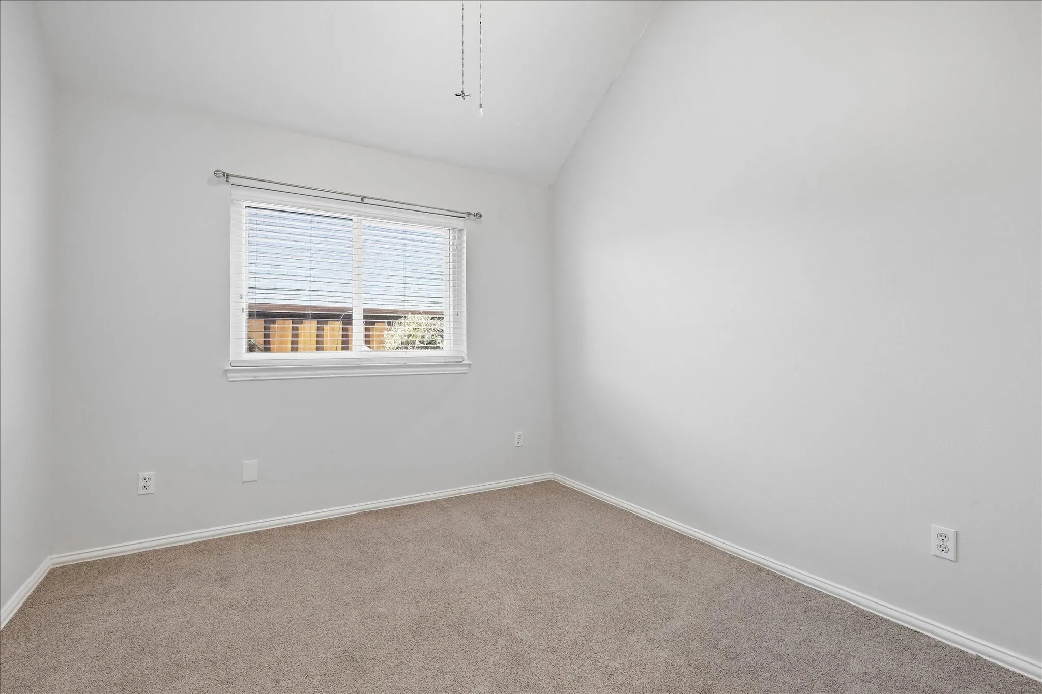 Single Family Residence For Sale in Dallas County , 2540 Plumdale Drive, Carrollton, Texas 75006, 3 Bedroom, 2 Bathroom, 2 Garage spaces, 1,741 Sqft, built in 1993, mls#21389746, Real Estate Agent in Carrollton, Homes For Sale in Dallas county, Homes For Sale in Carrollton, Realtor in Carrollton Texas, Real Estate Brokerage Independent Realty Texas, Luminita Cordes Realtor