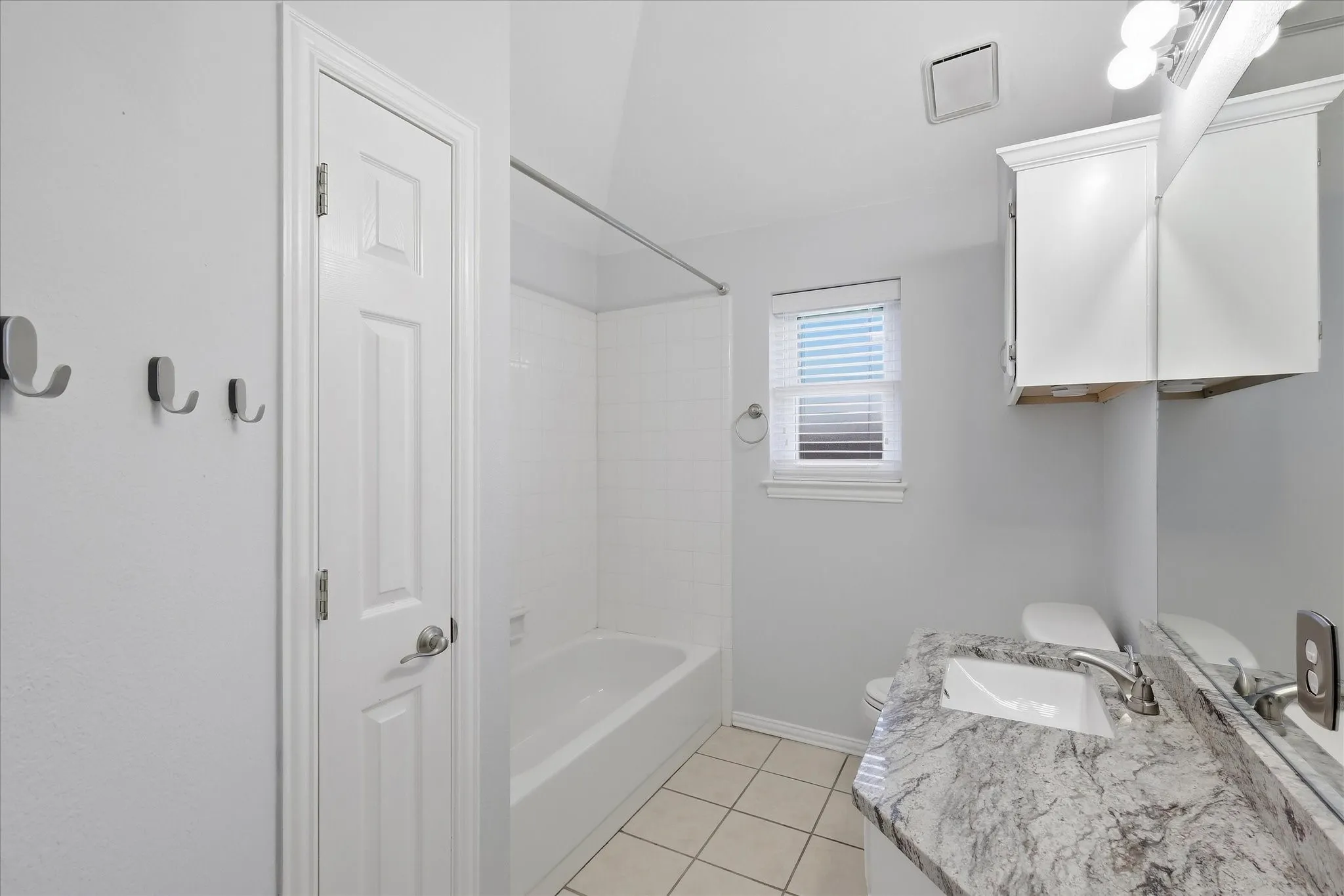 Single Family Residence For Sale in Dallas County , 2540 Plumdale Drive, Carrollton, Texas 75006, 3 Bedroom, 2 Bathroom, 2 Garage spaces, 1,741 Sqft, built in 1993, mls#21389746, Real Estate Agent in Carrollton, Homes For Sale in Dallas county, Homes For Sale in Carrollton, Realtor in Carrollton Texas, Real Estate Brokerage Independent Realty Texas, Luminita Cordes Realtor
