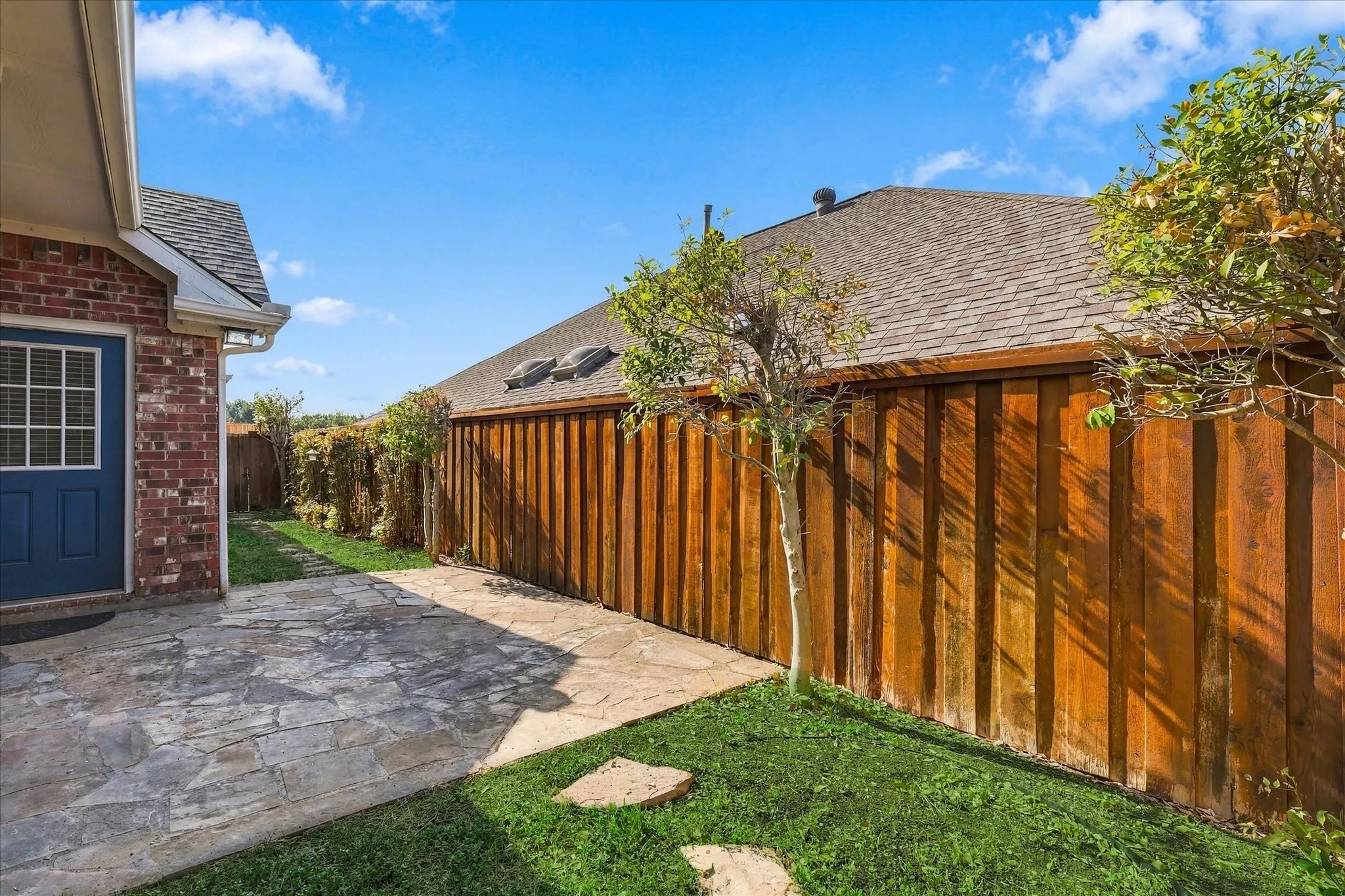 Single Family Residence For Sale in Dallas County , 2540 Plumdale Drive, Carrollton, Texas 75006, 3 Bedroom, 2 Bathroom, 2 Garage spaces, 1,741 Sqft, built in 1993, mls#21389746, Real Estate Agent in Carrollton, Homes For Sale in Dallas county, Homes For Sale in Carrollton, Realtor in Carrollton Texas, Real Estate Brokerage Independent Realty Texas, Luminita Cordes Realtor