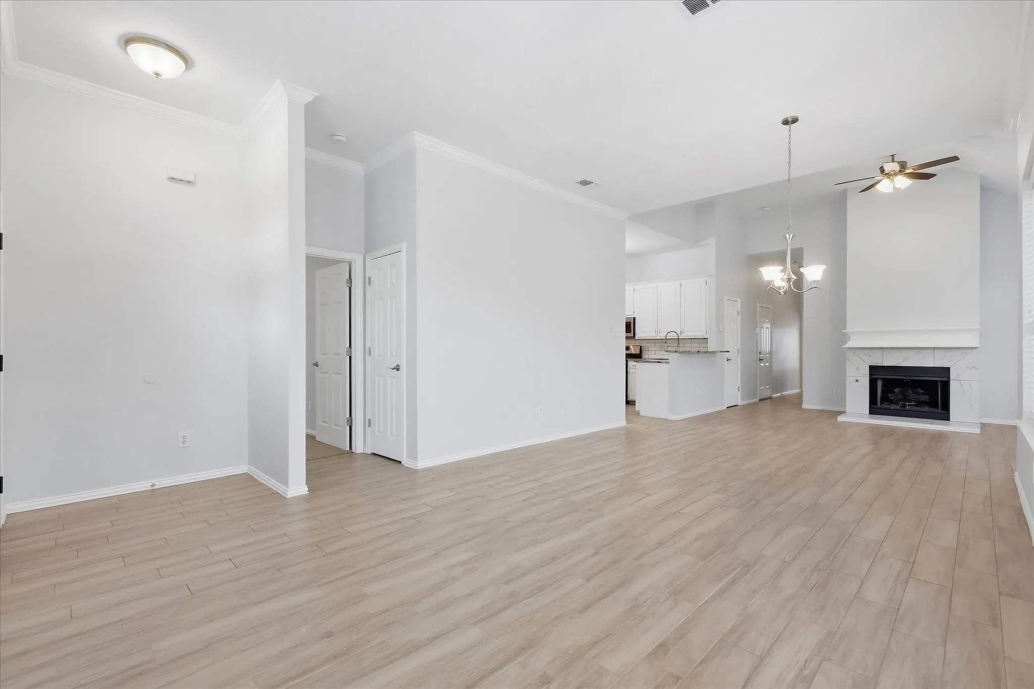 Single Family Residence For Sale in Dallas County , 2540 Plumdale Drive, Carrollton, Texas 75006, 3 Bedroom, 2 Bathroom, 2 Garage spaces, 1,741 Sqft, built in 1993, mls#21389746, Real Estate Agent in Carrollton, Homes For Sale in Dallas county, Homes For Sale in Carrollton, Realtor in Carrollton Texas, Real Estate Brokerage Independent Realty Texas, Luminita Cordes Realtor