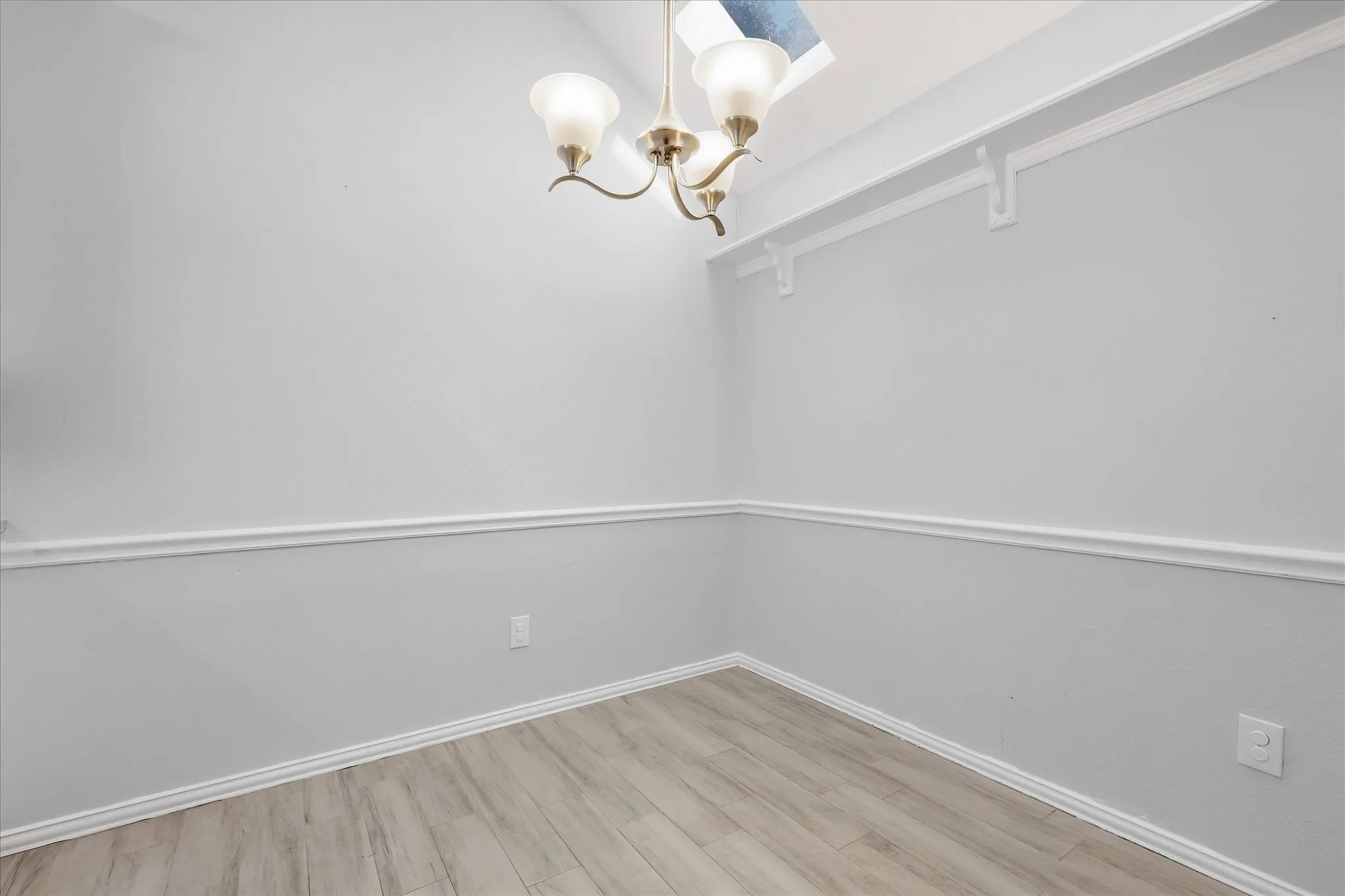 Single Family Residence For Sale in Dallas County , 2540 Plumdale Drive, Carrollton, Texas 75006, 3 Bedroom, 2 Bathroom, 2 Garage spaces, 1,741 Sqft, built in 1993, mls#21389746, Real Estate Agent in Carrollton, Homes For Sale in Dallas county, Homes For Sale in Carrollton, Realtor in Carrollton Texas, Real Estate Brokerage Independent Realty Texas, Luminita Cordes Realtor