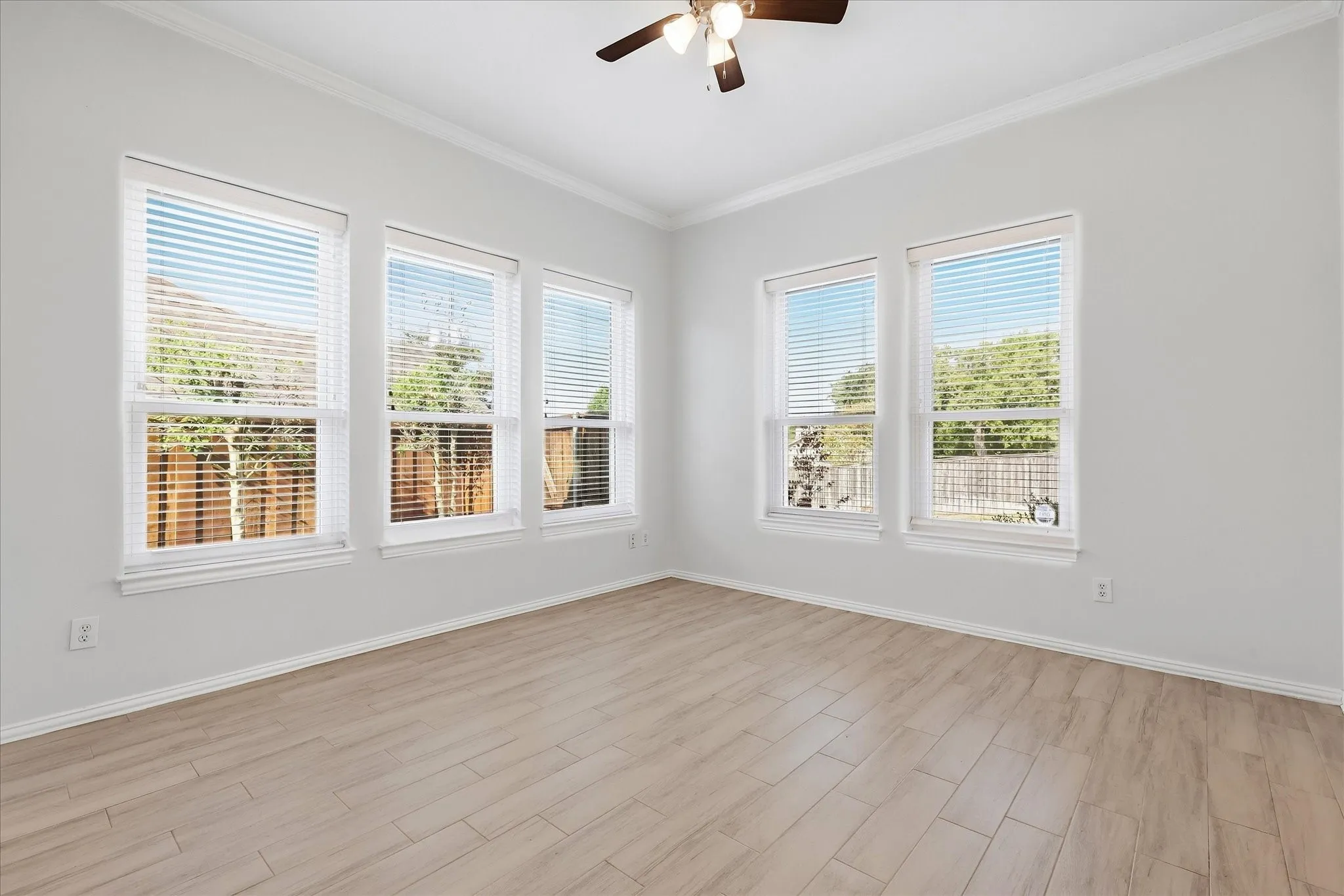 Single Family Residence For Sale in Dallas County , 2540 Plumdale Drive, Carrollton, Texas 75006, 3 Bedroom, 2 Bathroom, 2 Garage spaces, 1,741 Sqft, built in 1993, mls#21389746, Real Estate Agent in Carrollton, Homes For Sale in Dallas county, Homes For Sale in Carrollton, Realtor in Carrollton Texas, Real Estate Brokerage Independent Realty Texas, Luminita Cordes Realtor