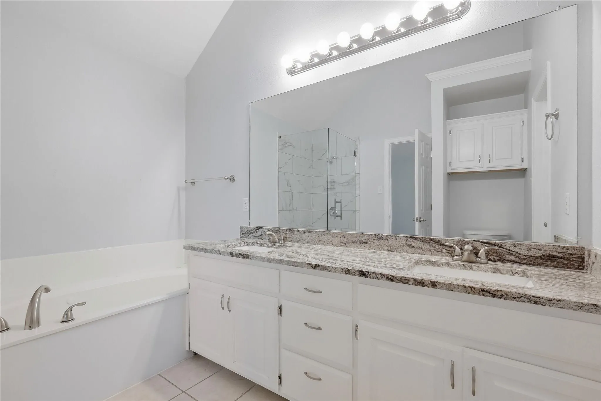 Single Family Residence For Sale in Dallas County , 2540 Plumdale Drive, Carrollton, Texas 75006, 3 Bedroom, 2 Bathroom, 2 Garage spaces, 1,741 Sqft, built in 1993, mls#21389746, Real Estate Agent in Carrollton, Homes For Sale in Dallas county, Homes For Sale in Carrollton, Realtor in Carrollton Texas, Real Estate Brokerage Independent Realty Texas, Luminita Cordes Realtor