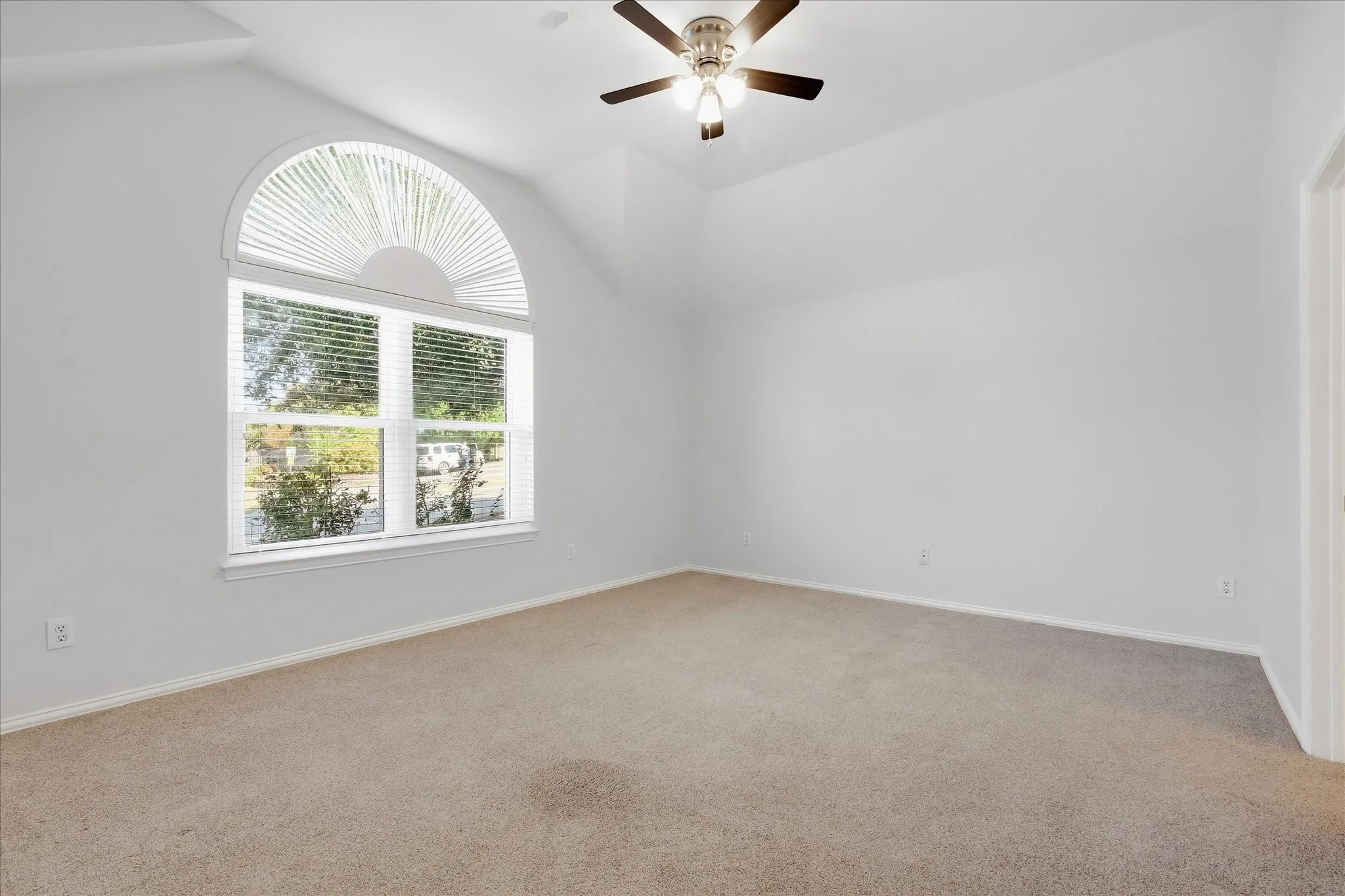 Single Family Residence For Sale in Dallas County , 2540 Plumdale Drive, Carrollton, Texas 75006, 3 Bedroom, 2 Bathroom, 2 Garage spaces, 1,741 Sqft, built in 1993, mls#21389746, Real Estate Agent in Carrollton, Homes For Sale in Dallas county, Homes For Sale in Carrollton, Realtor in Carrollton Texas, Real Estate Brokerage Independent Realty Texas, Luminita Cordes Realtor