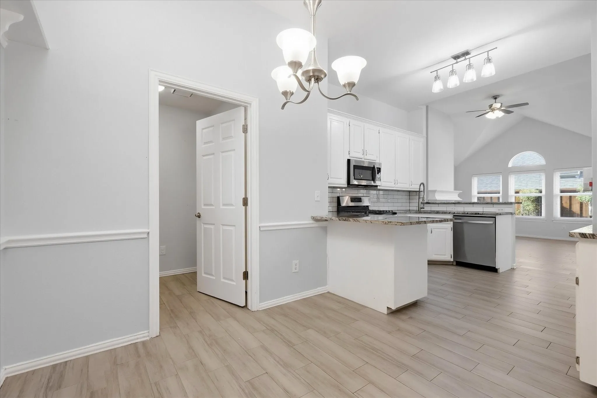 Single Family Residence For Sale in Dallas County , 2540 Plumdale Drive, Carrollton, Texas 75006, 3 Bedroom, 2 Bathroom, 2 Garage spaces, 1,741 Sqft, built in 1993, mls#21389746, Real Estate Agent in Carrollton, Homes For Sale in Dallas county, Homes For Sale in Carrollton, Realtor in Carrollton Texas, Real Estate Brokerage Independent Realty Texas, Luminita Cordes Realtor