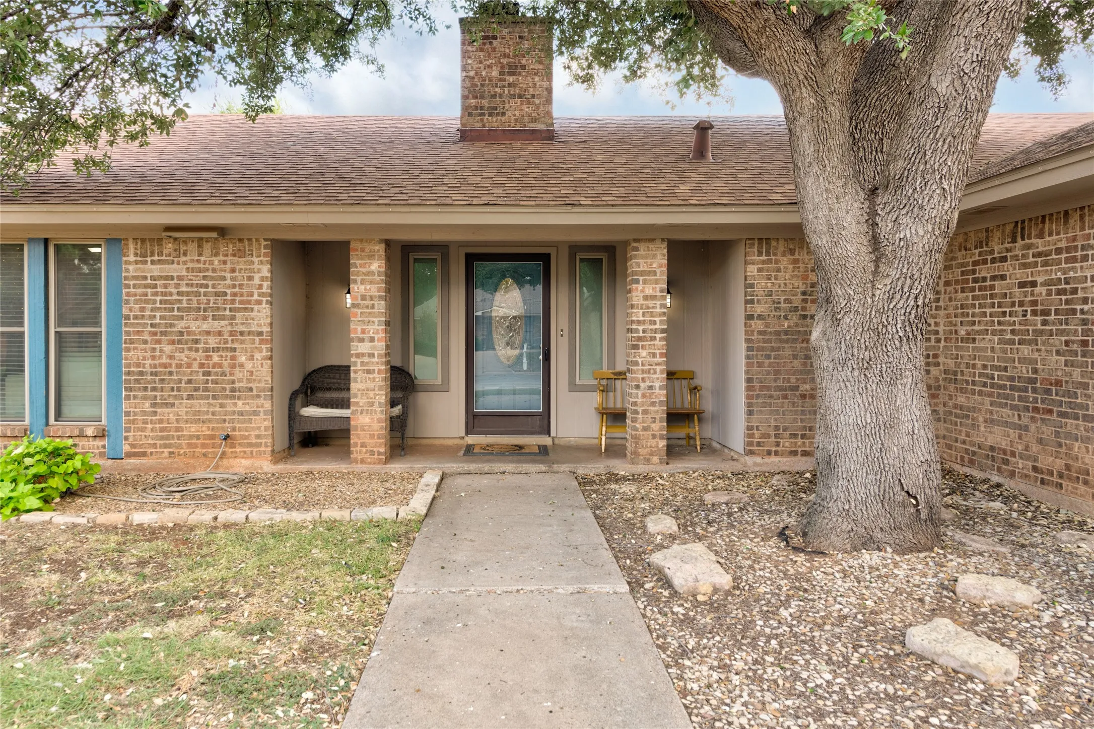 Single Family Residence For Sale in Taylor County , 5241 Meadowick Lane, Abilene, Texas 79606, 3 Bedroom, 2 Bathroom, 2 Garage spaces, 1,708 Sqft, built in 1982, mls#21389939, Real Estate Agent in Abilene, Homes For Sale in Taylor county, Homes For Sale in Abilene, Realtor in Abilene Texas, Real Estate Brokerage Independent Realty Texas, Luminita Cordes Realtor