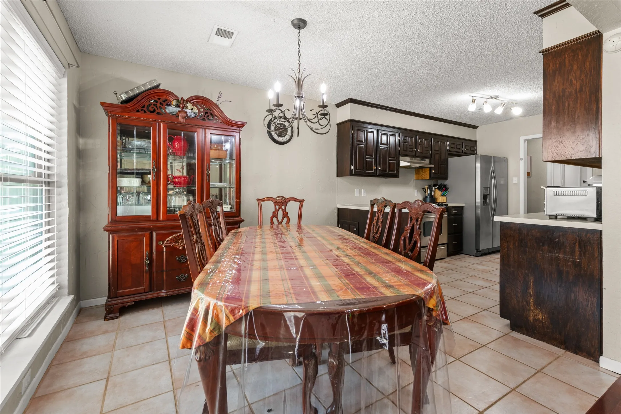 Single Family Residence For Sale in Taylor County , 5241 Meadowick Lane, Abilene, Texas 79606, 3 Bedroom, 2 Bathroom, 2 Garage spaces, 1,708 Sqft, built in 1982, mls#21389939, Real Estate Agent in Abilene, Homes For Sale in Taylor county, Homes For Sale in Abilene, Realtor in Abilene Texas, Real Estate Brokerage Independent Realty Texas, Luminita Cordes Realtor