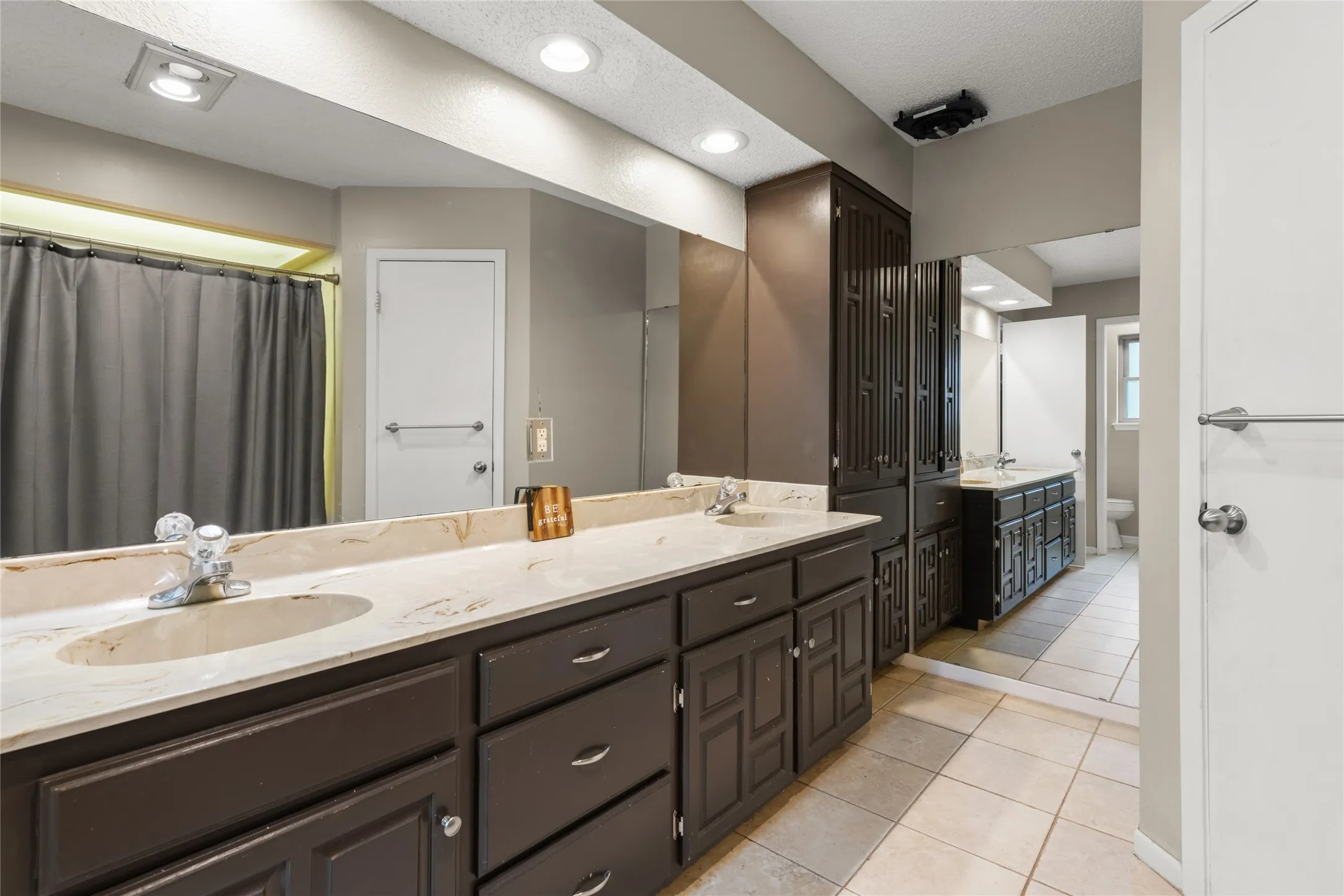 Single Family Residence For Sale in Taylor County , 5241 Meadowick Lane, Abilene, Texas 79606, 3 Bedroom, 2 Bathroom, 2 Garage spaces, 1,708 Sqft, built in 1982, mls#21389939, Real Estate Agent in Abilene, Homes For Sale in Taylor county, Homes For Sale in Abilene, Realtor in Abilene Texas, Real Estate Brokerage Independent Realty Texas, Luminita Cordes Realtor