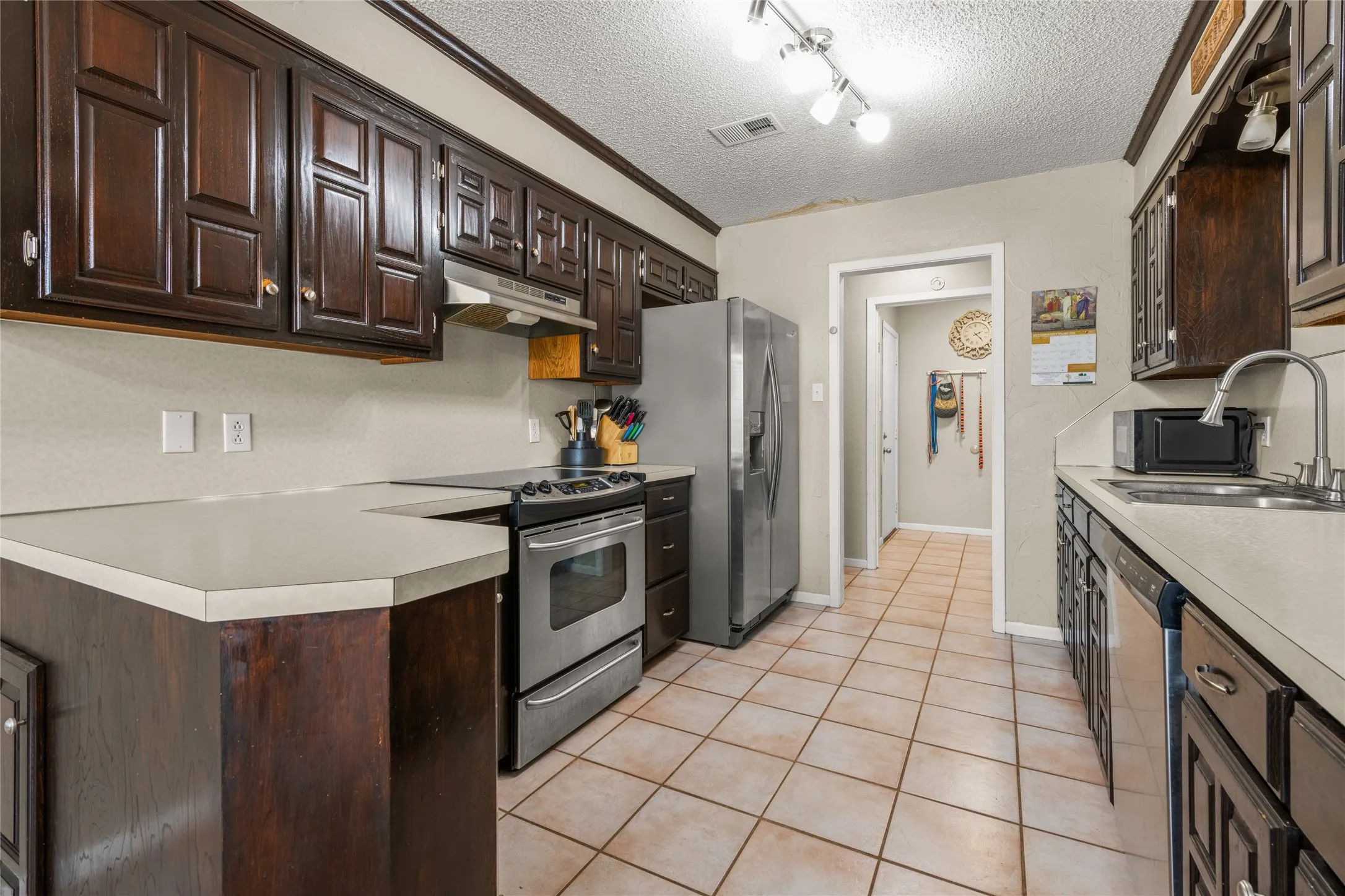 Single Family Residence For Sale in Taylor County , 5241 Meadowick Lane, Abilene, Texas 79606, 3 Bedroom, 2 Bathroom, 2 Garage spaces, 1,708 Sqft, built in 1982, mls#21389939, Real Estate Agent in Abilene, Homes For Sale in Taylor county, Homes For Sale in Abilene, Realtor in Abilene Texas, Real Estate Brokerage Independent Realty Texas, Luminita Cordes Realtor