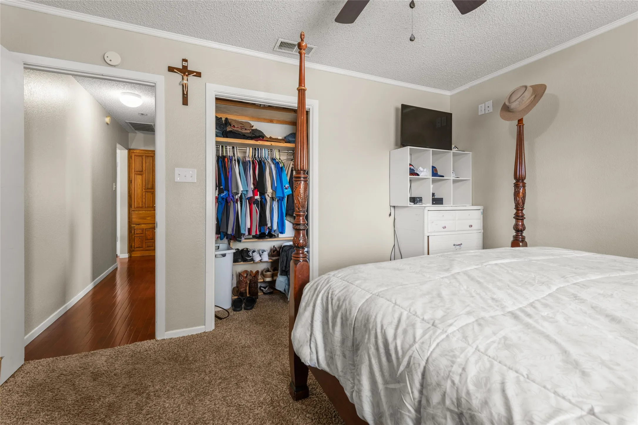 Single Family Residence For Sale in Taylor County , 5241 Meadowick Lane, Abilene, Texas 79606, 3 Bedroom, 2 Bathroom, 2 Garage spaces, 1,708 Sqft, built in 1982, mls#21389939, Real Estate Agent in Abilene, Homes For Sale in Taylor county, Homes For Sale in Abilene, Realtor in Abilene Texas, Real Estate Brokerage Independent Realty Texas, Luminita Cordes Realtor
